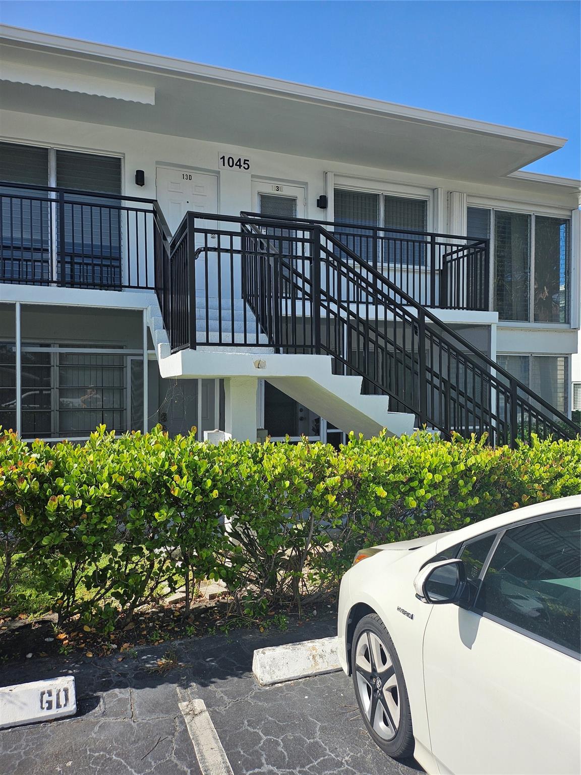 Rare opportunity to rent this 1Bd/1Bath sought after 55+ community at Cliff Lake Villas in East Ft Lauderdale. This
location offers a charming community as well as a walking distance to 2 supermarkets, shopping, dining and restaurants, short distance to Ft Lauderdale Beach and downtown as well as Las Olas Blvd and Riverwalk. Airports minutes. away. Unit features updated kitchen, new large washer and dryer in unit, tile floors throughout, large bedroom with walk-in closet. Community offers boat slips when available, up to 30ft. Enjoy the extra- large pool with unrestricted sun all day. A hidden gem to enjoy a new lifestyle!