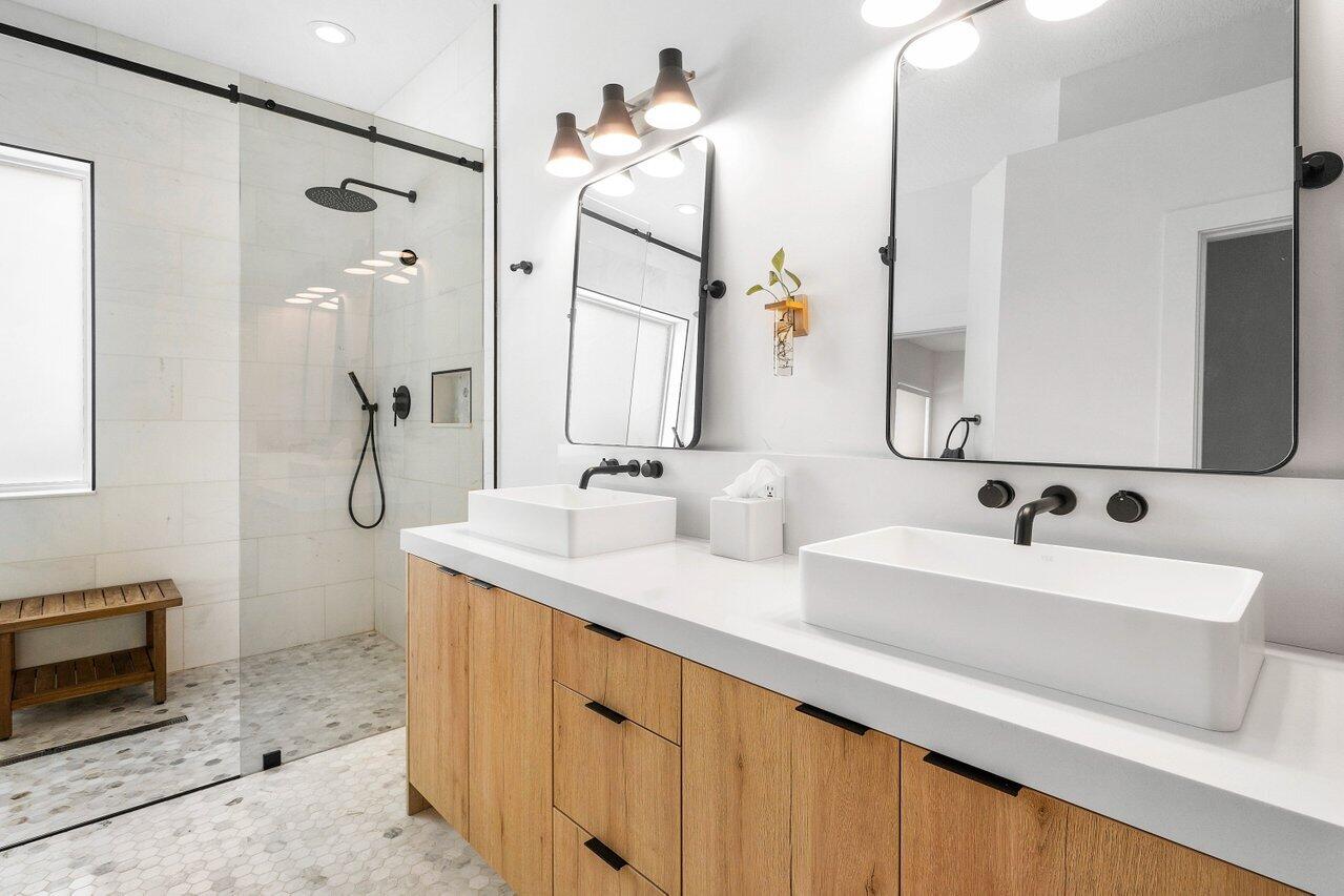 DELRAY LAKES - Residential