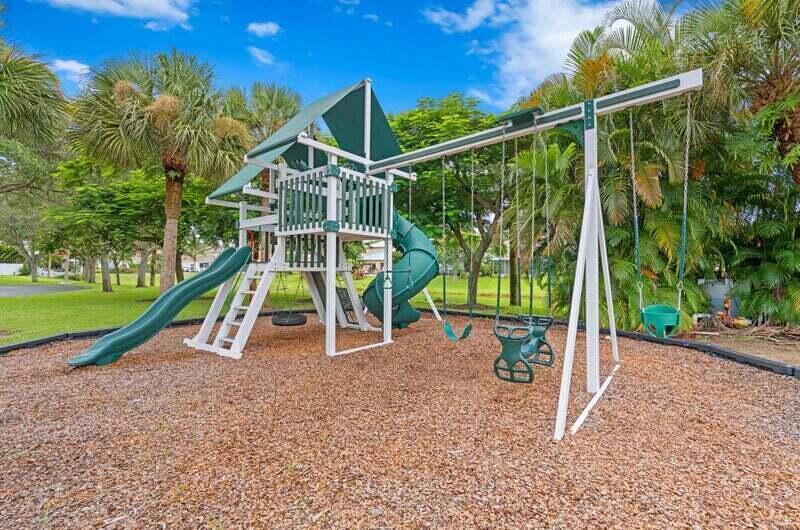 DELRAY LAKES - Residential