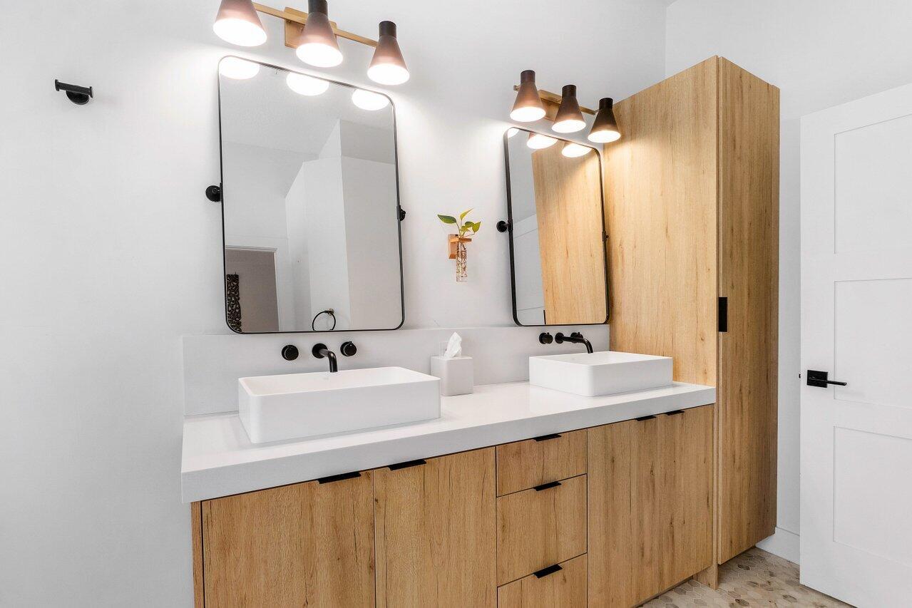 DELRAY LAKES - Residential