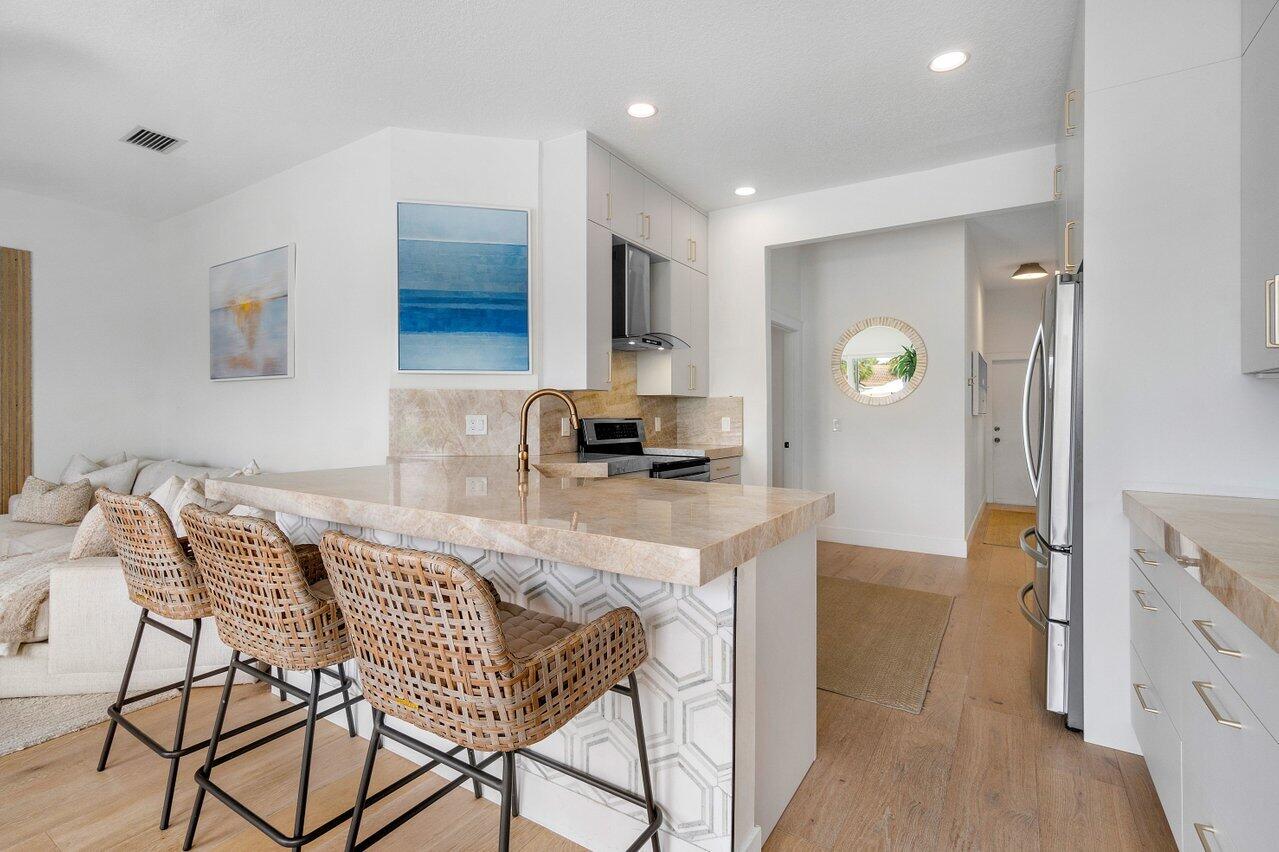 DELRAY LAKES - Residential