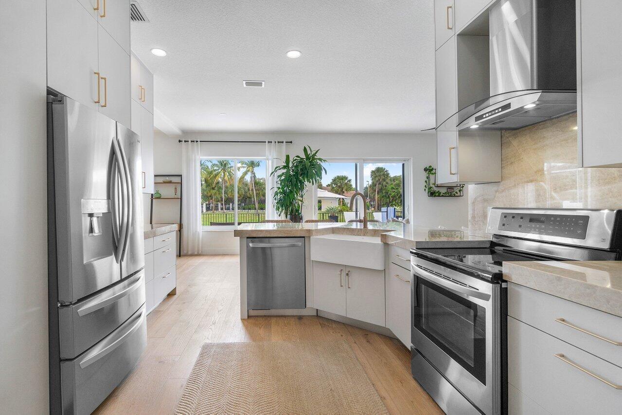 DELRAY LAKES - Residential