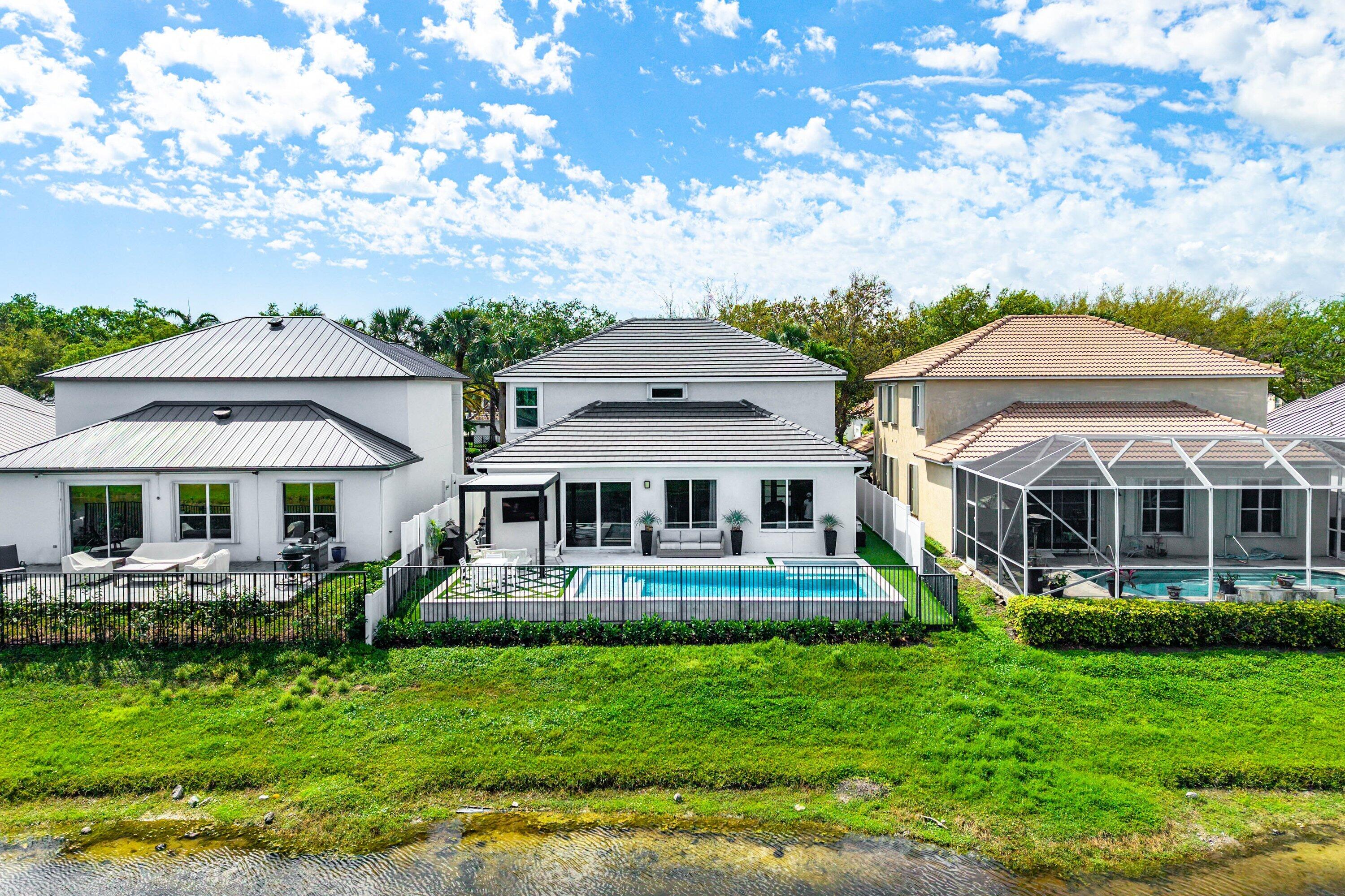 DELRAY LAKES - Residential