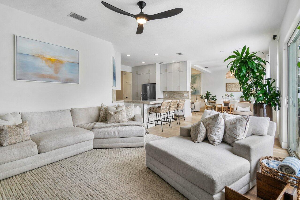 DELRAY LAKES - Residential