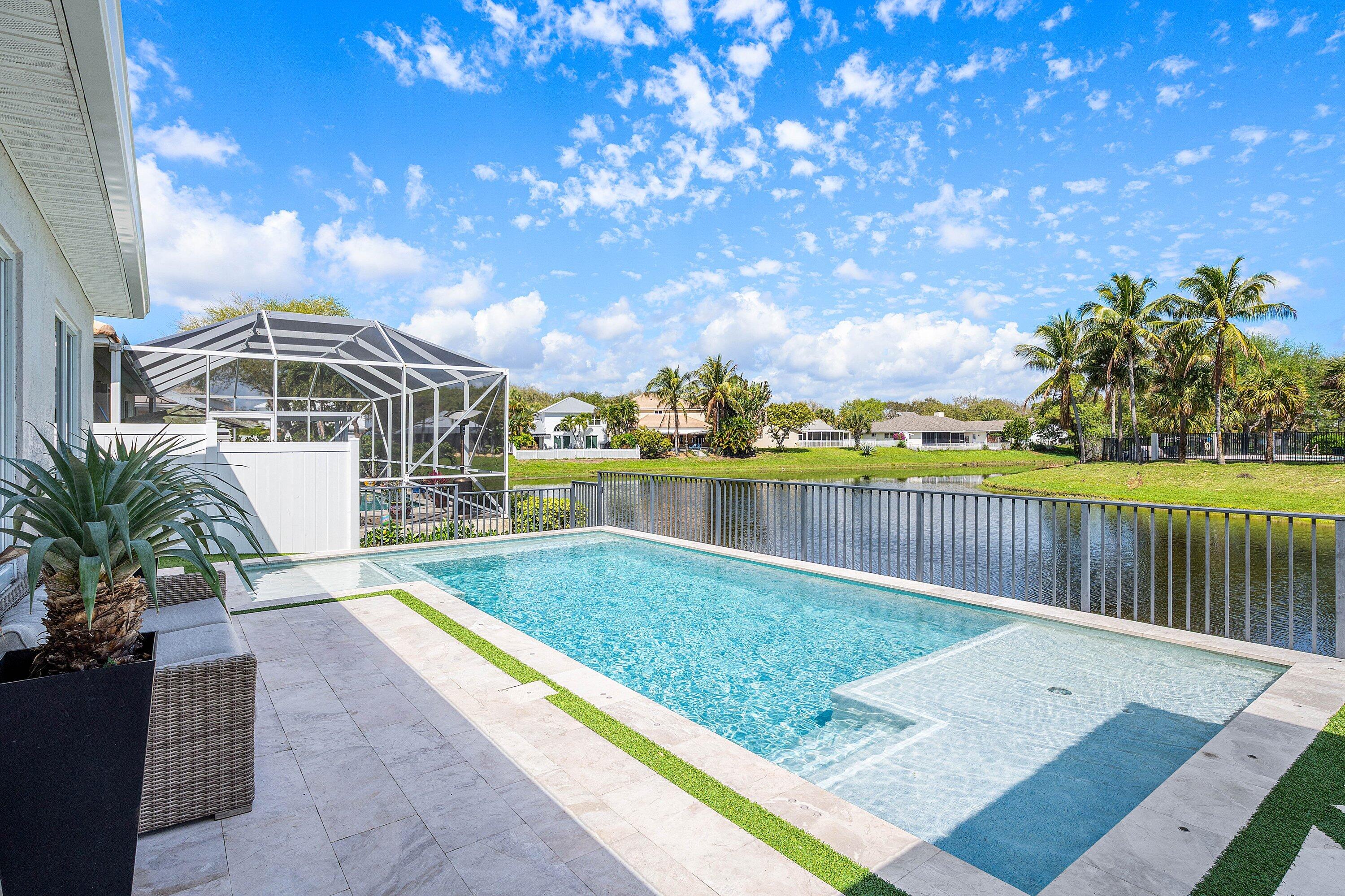 DELRAY LAKES - Residential