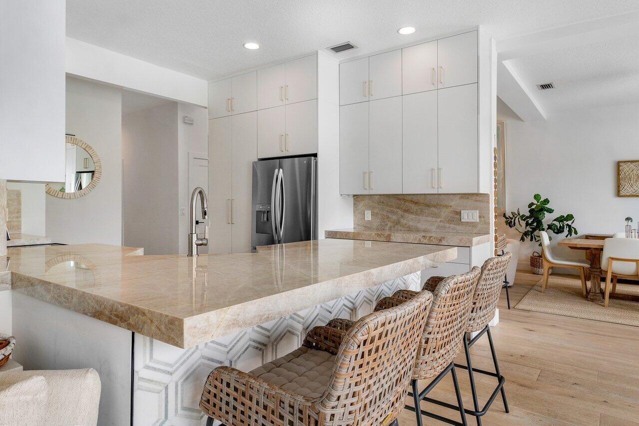 DELRAY LAKES - Residential