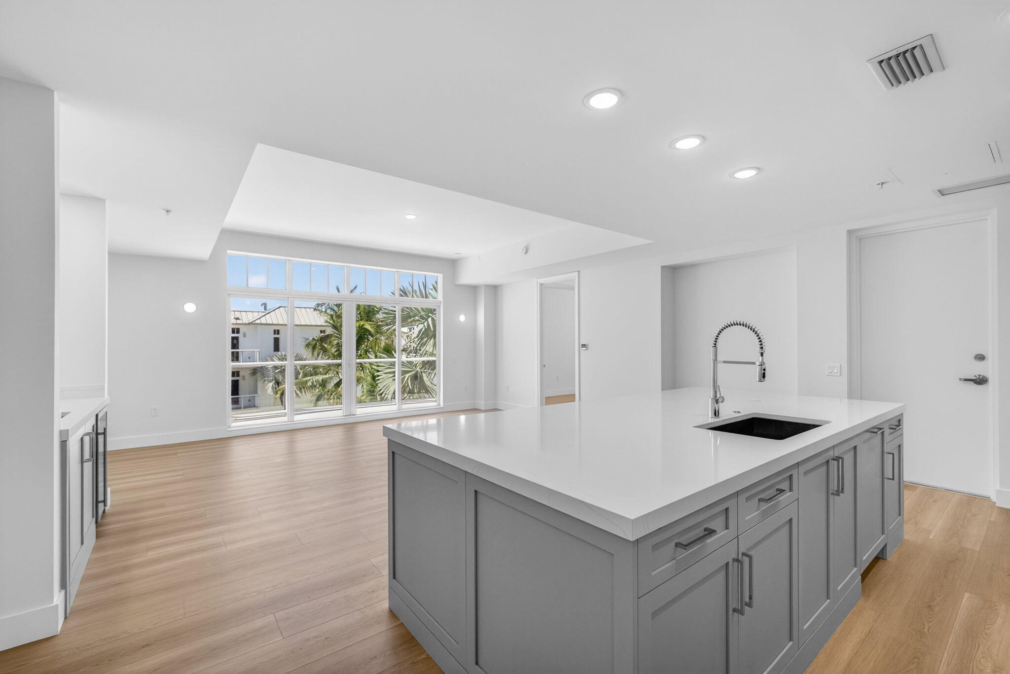 182 Lake Drive 5-301