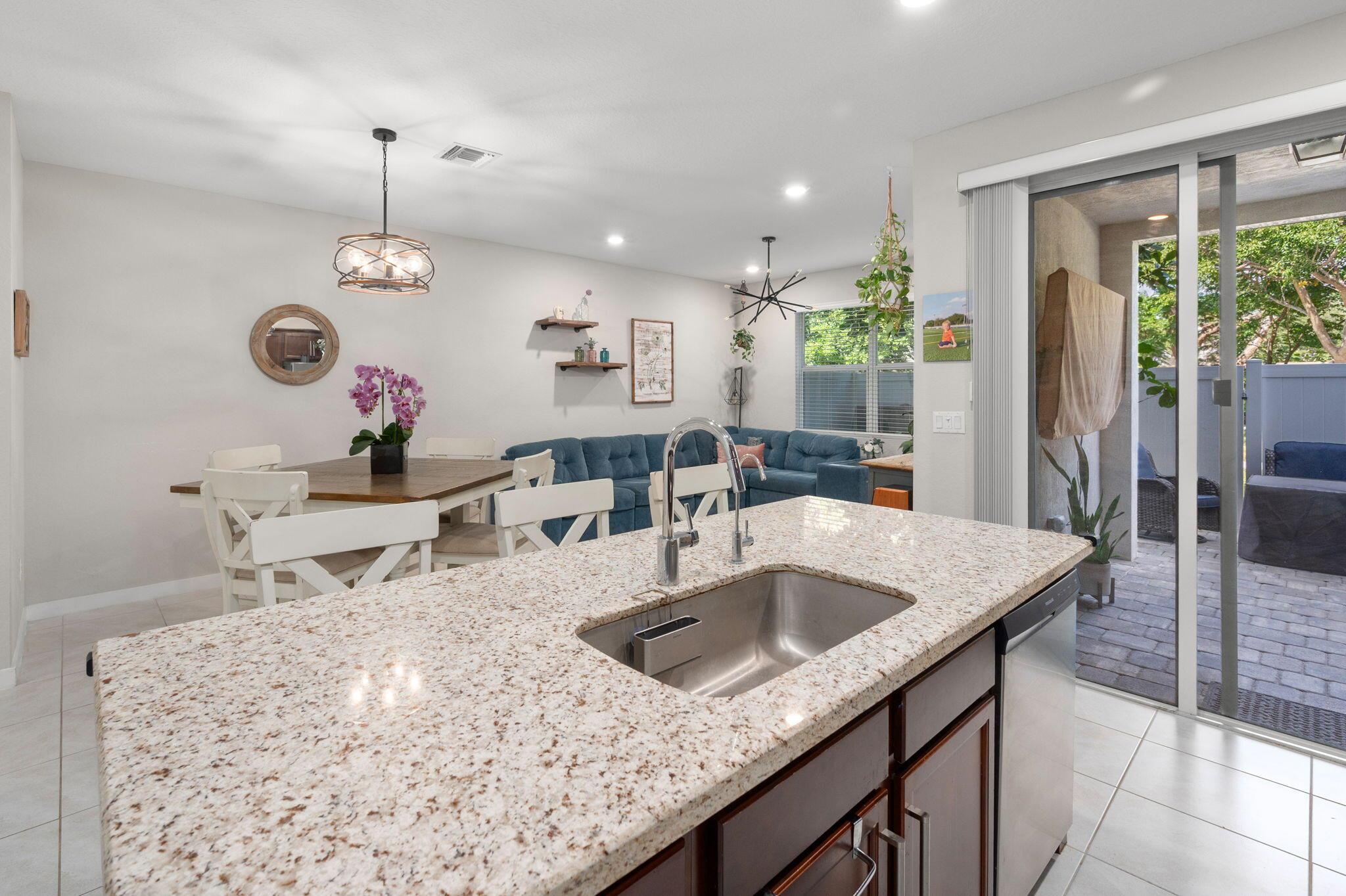 TOWN COMMONS PUD REPLAT - Residential Lease