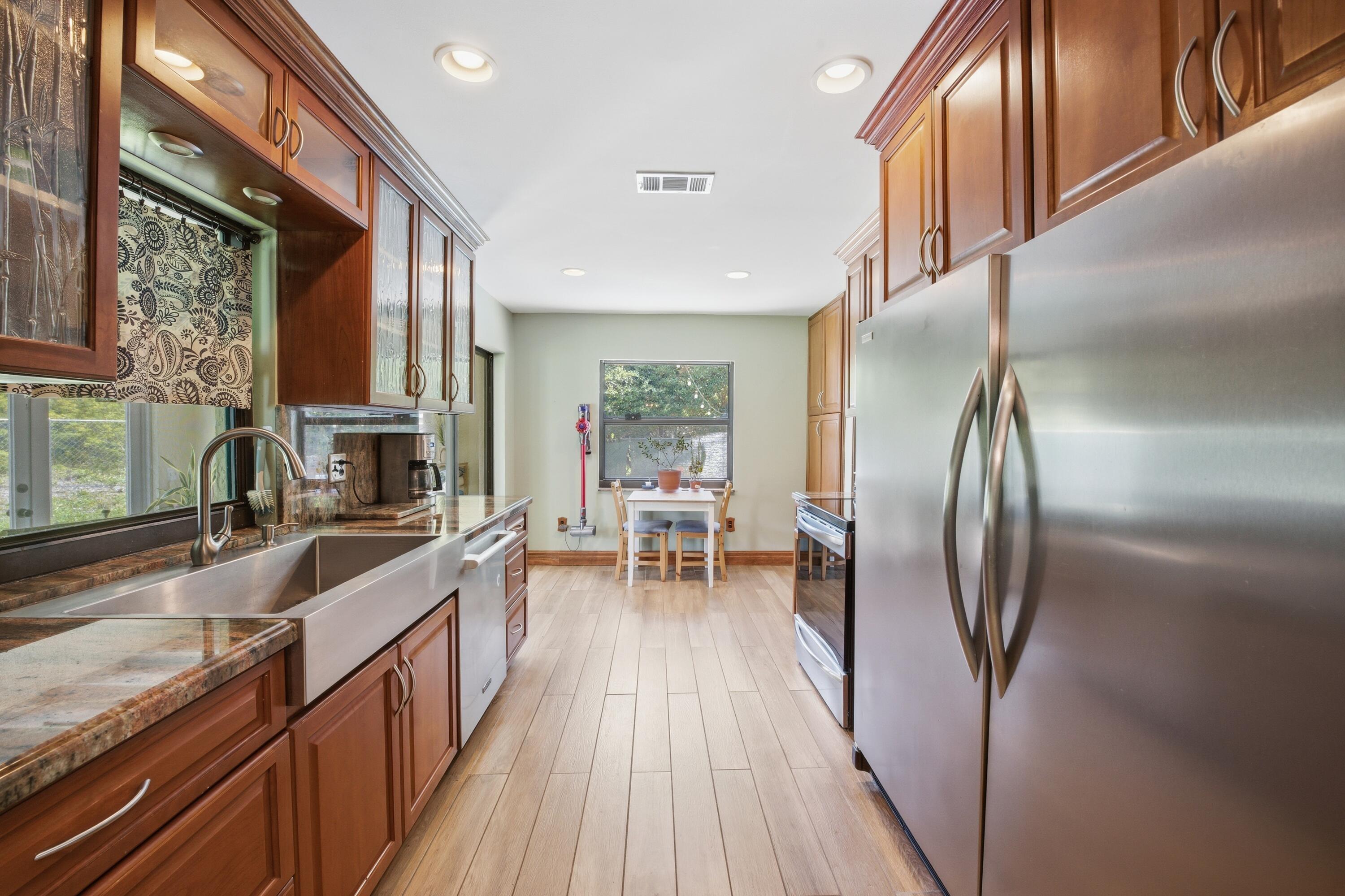 SANDALFOOT COVE SEC 3 - Residential