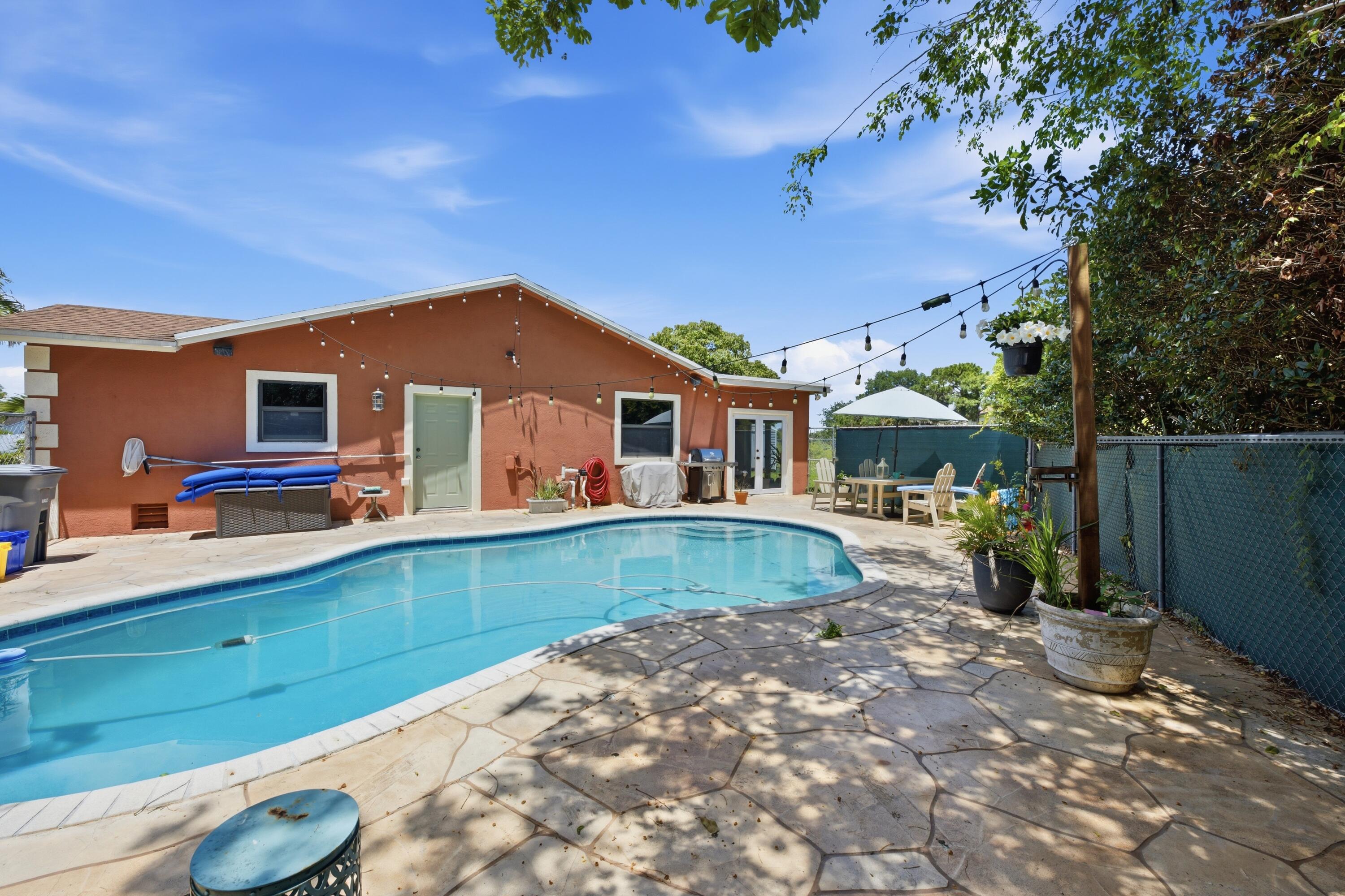 SANDALFOOT COVE SEC 3 - Residential