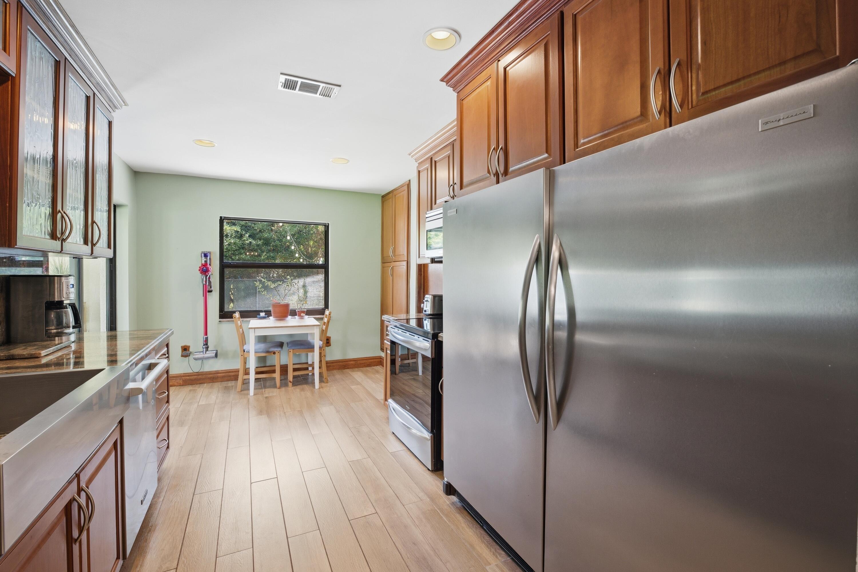 SANDALFOOT COVE SEC 3 - Residential