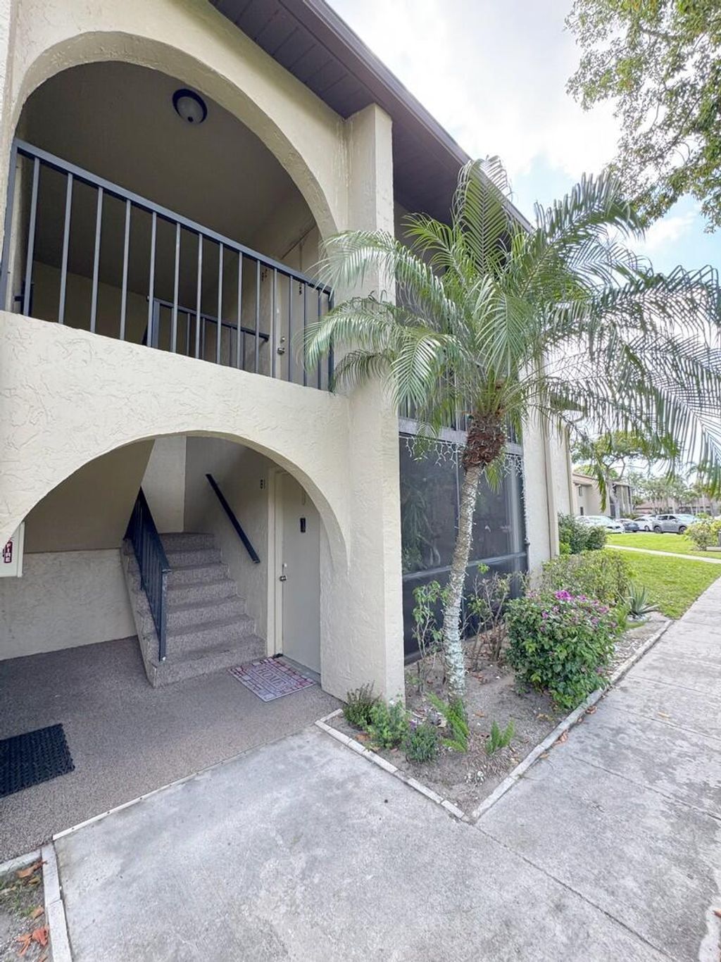 Photo of 520 Shady Pine Way #B1, Greenacres, FL 33415 (MLS # B26022021)