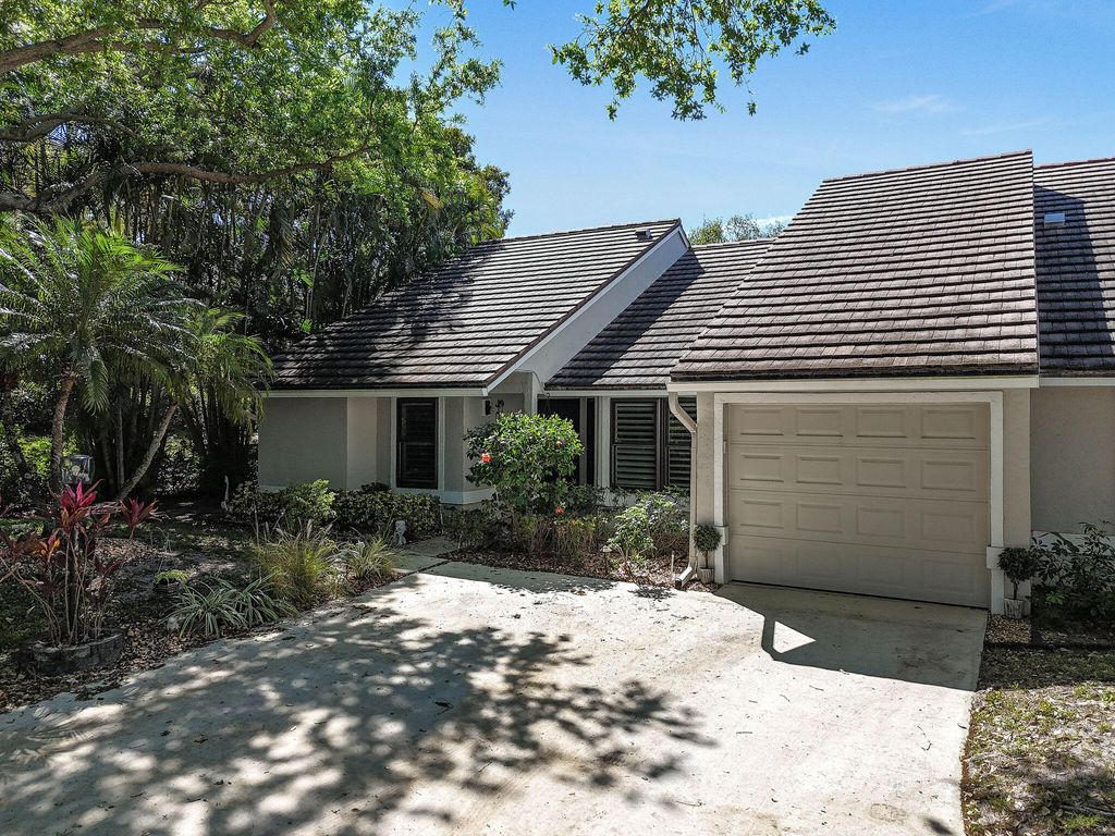 Photo of 704 Kintyre Terrace, Palm Beach Gardens, FL 33418 (MLS # R11069040)