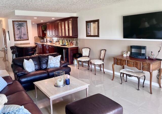 RIVER HOUSE TERRACE CONDO - Residential Lease
