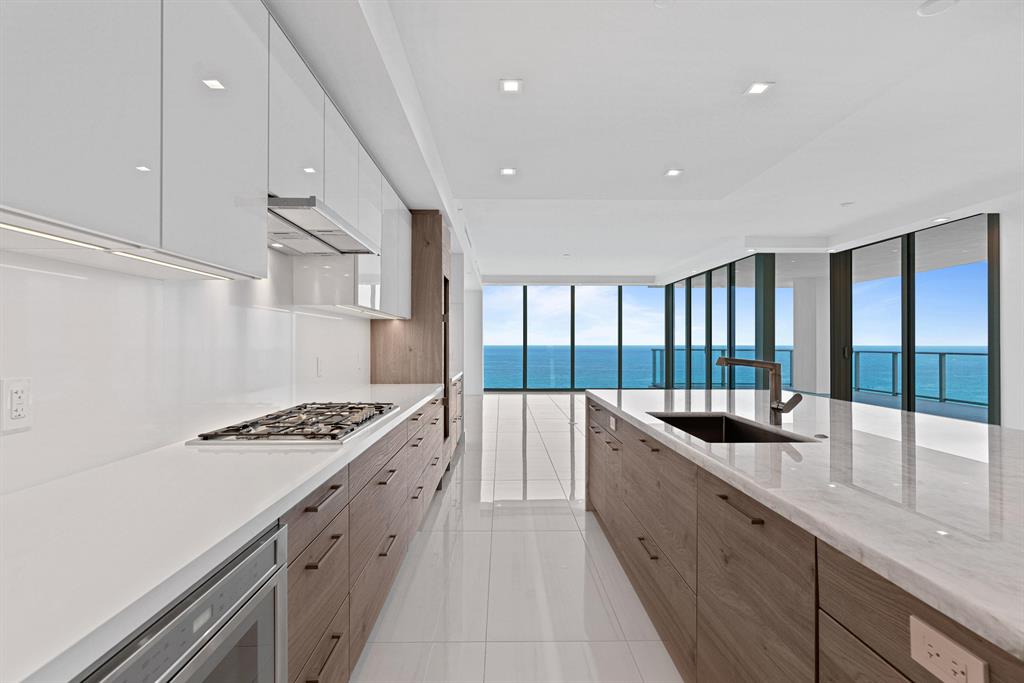 5000 NORTH OCEAN Condo - Residential