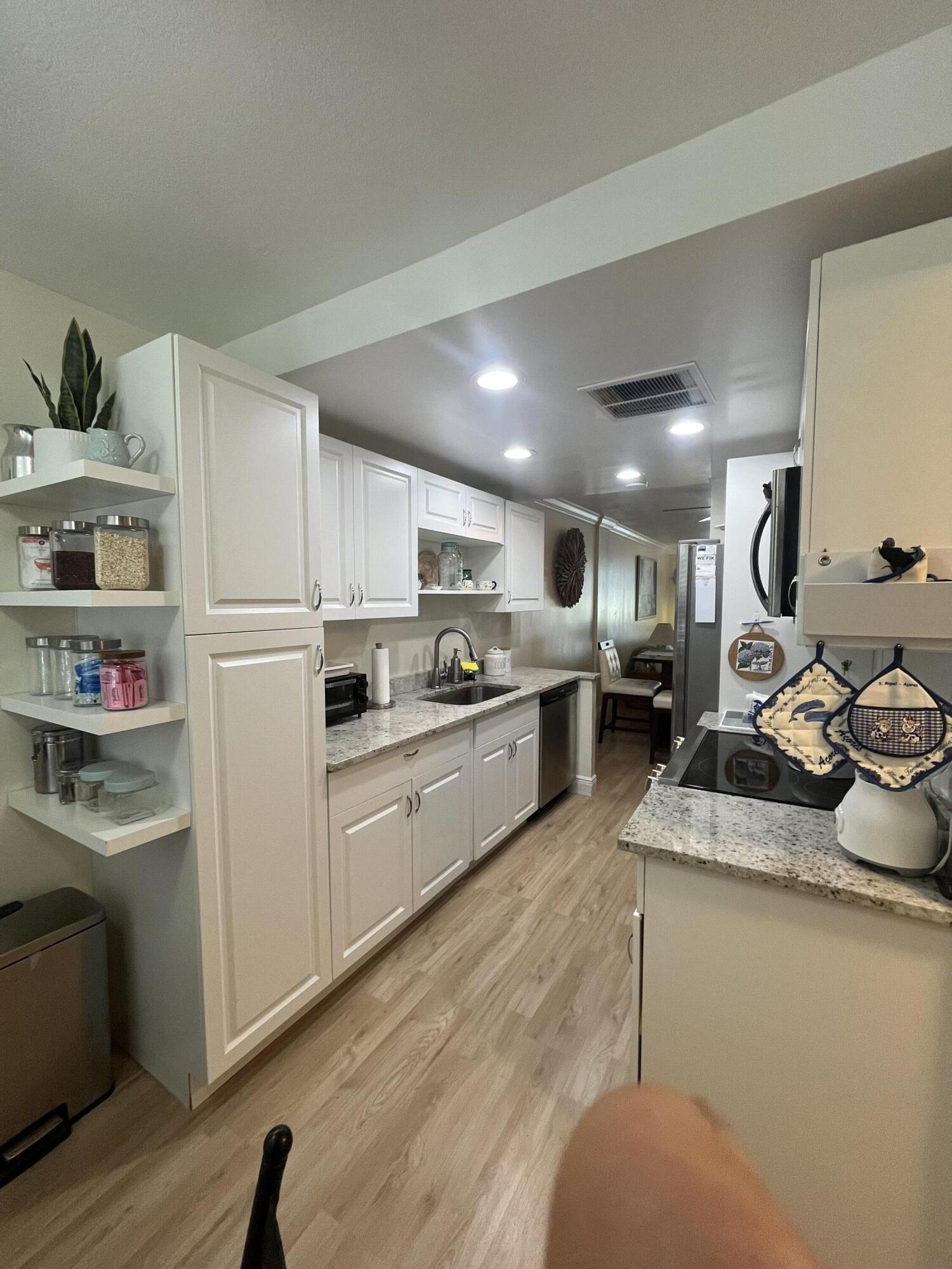 CYPRESS CHASE CONDOMINIUM - Residential