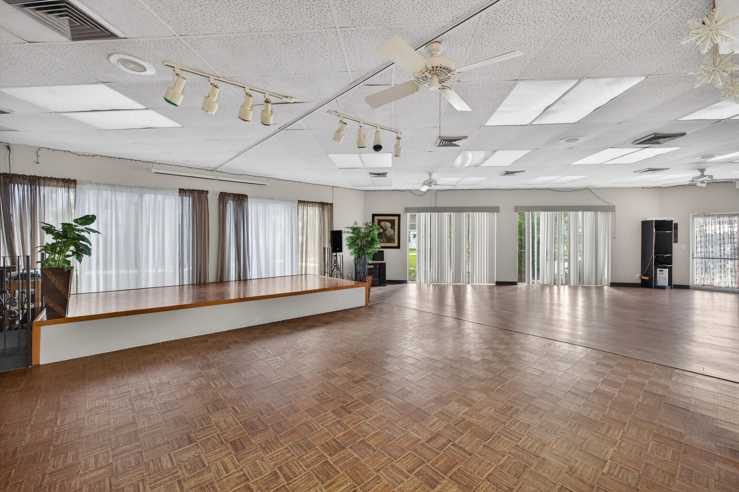 CYPRESS CHASE CONDOMINIUM - Residential