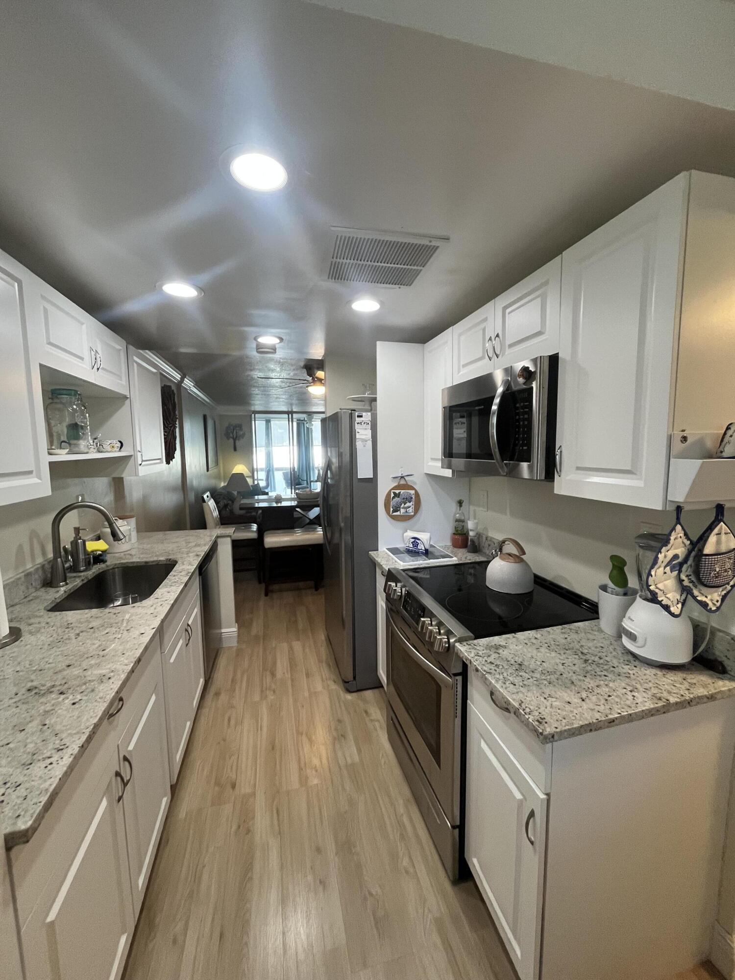 CYPRESS CHASE CONDOMINIUM - Residential