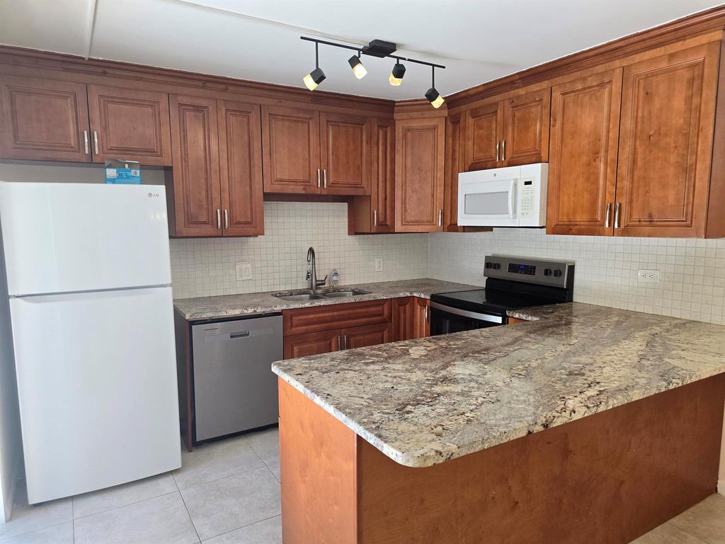 Photo of 2952 SW 22nd 3b Circle #3b, Delray Beach, FL 33445 (MLS # R11112979)