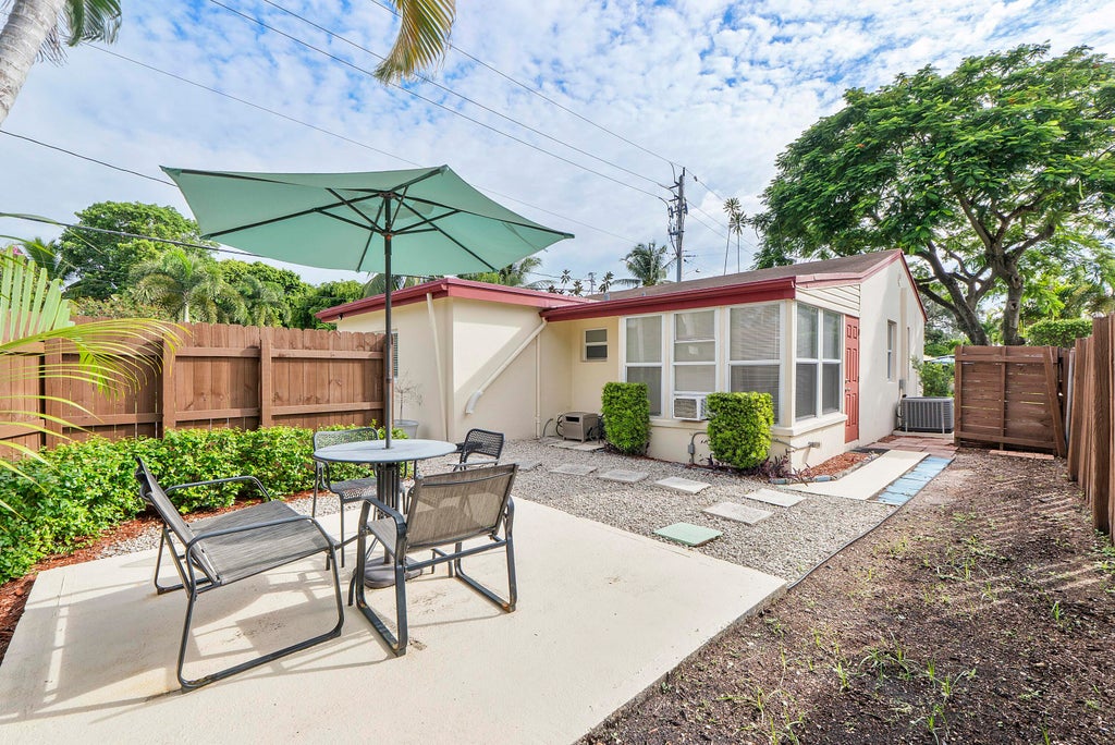 Photo of 1645 NE 16th Avenue, Fort Lauderdale, FL 33305 (MLS # B26083637)
