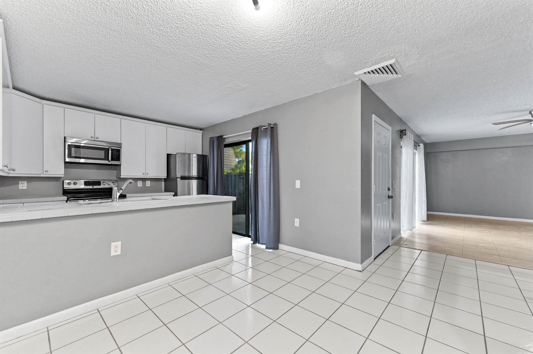 VILLAGE OF SANDALWOOD LAK - Residential Lease