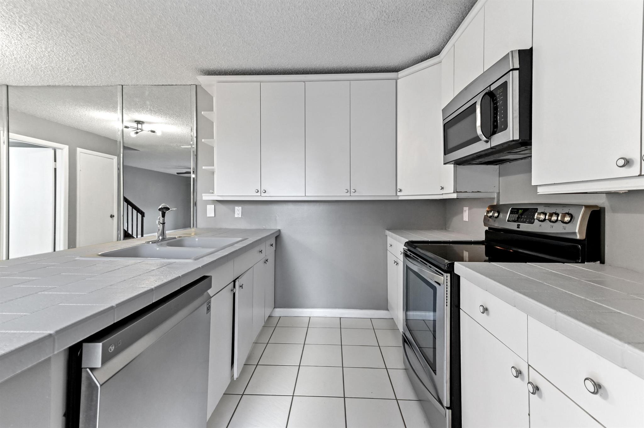 VILLAGE OF SANDALWOOD LAK - Residential Lease