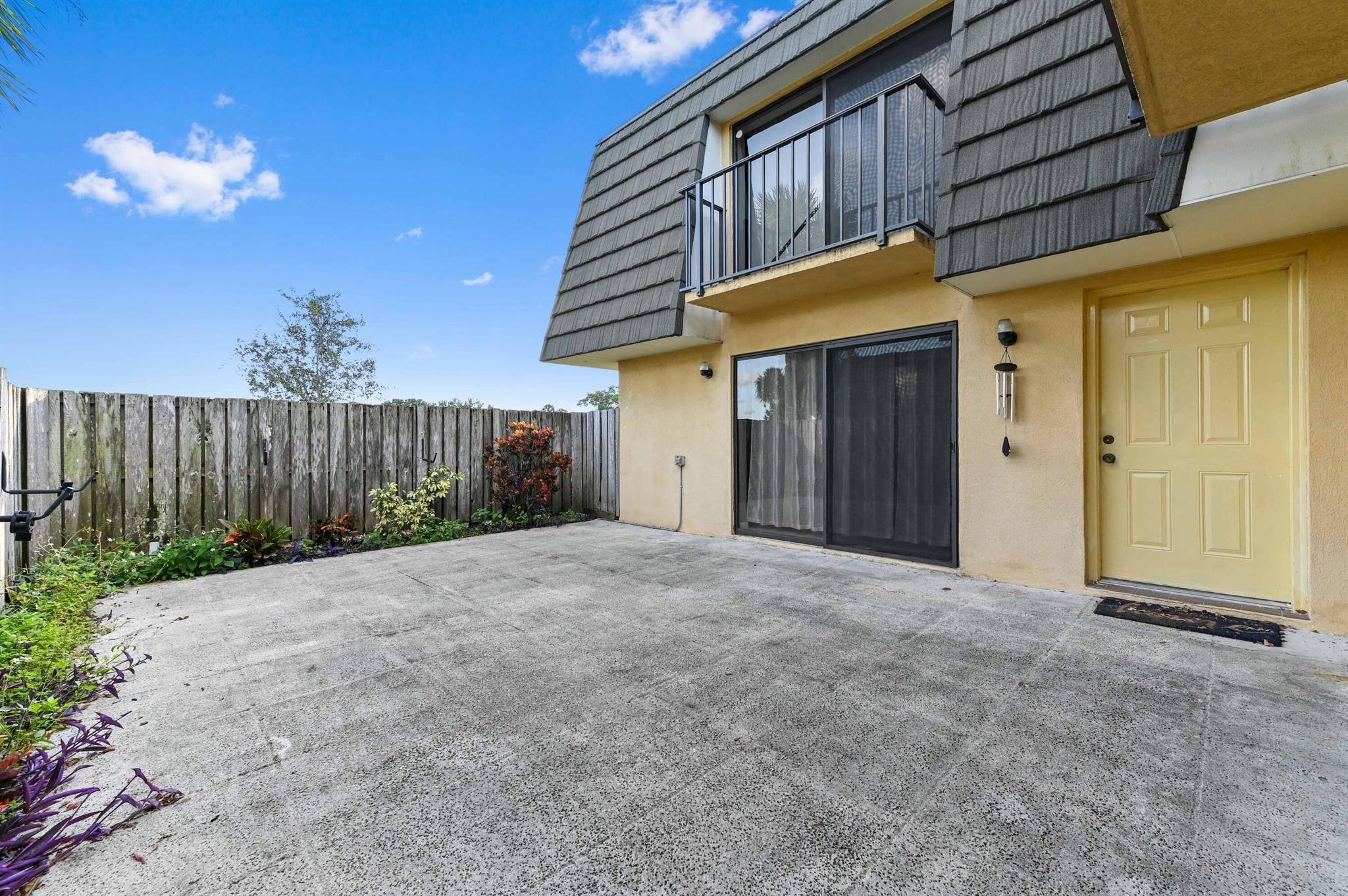 VILLAGE OF SANDALWOOD LAK - Residential Lease