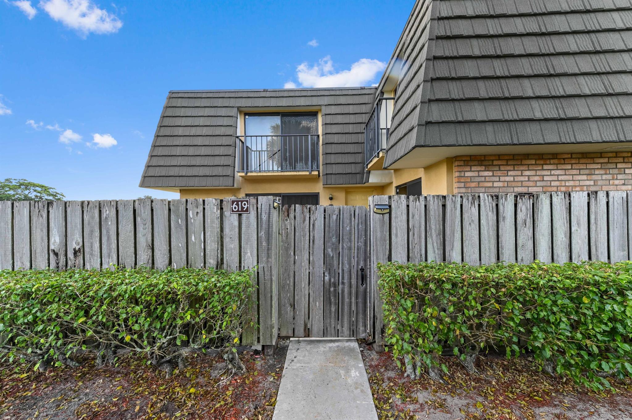 VILLAGE OF SANDALWOOD LAK - Residential Lease