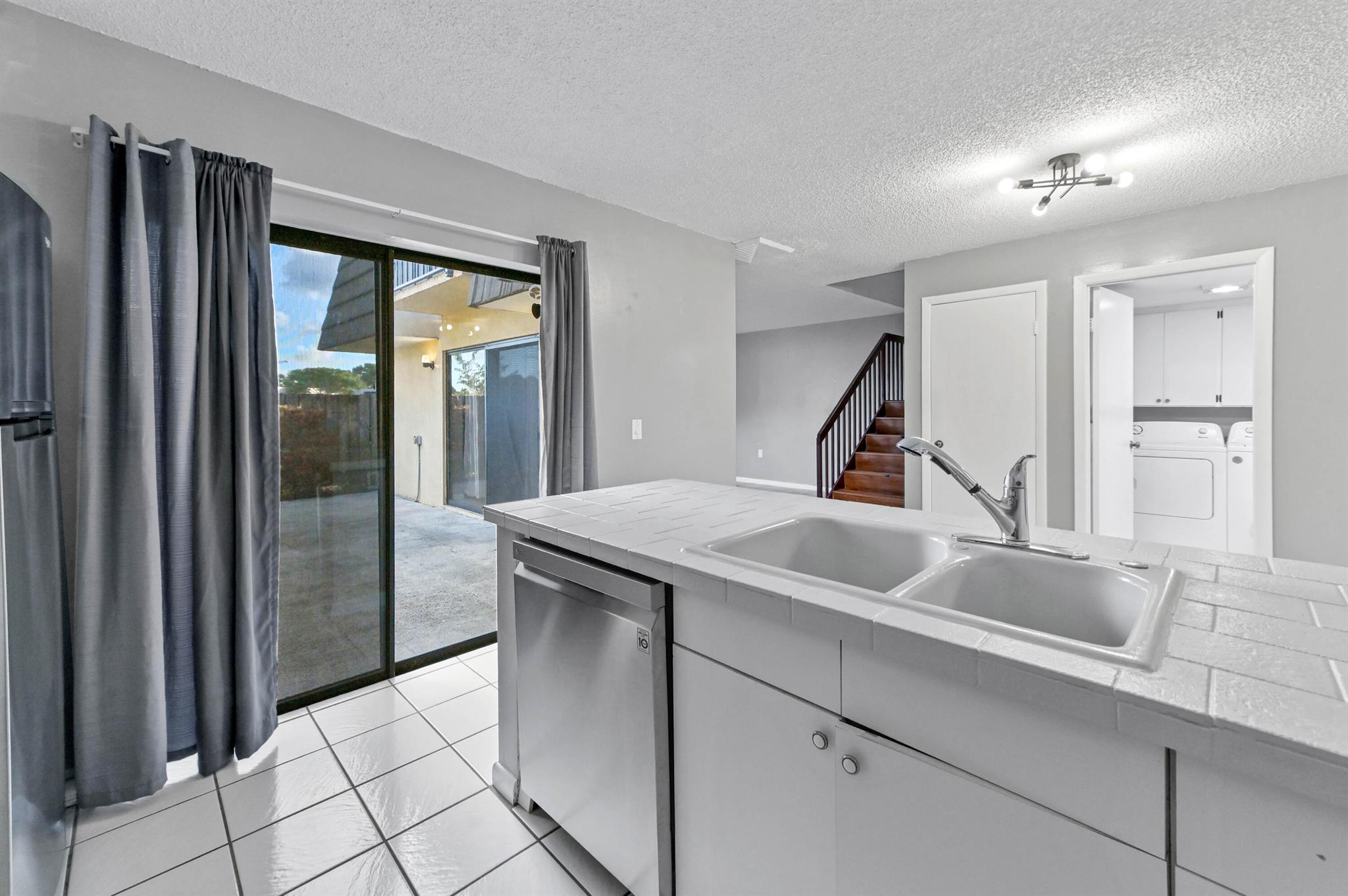 VILLAGE OF SANDALWOOD LAK - Residential Lease