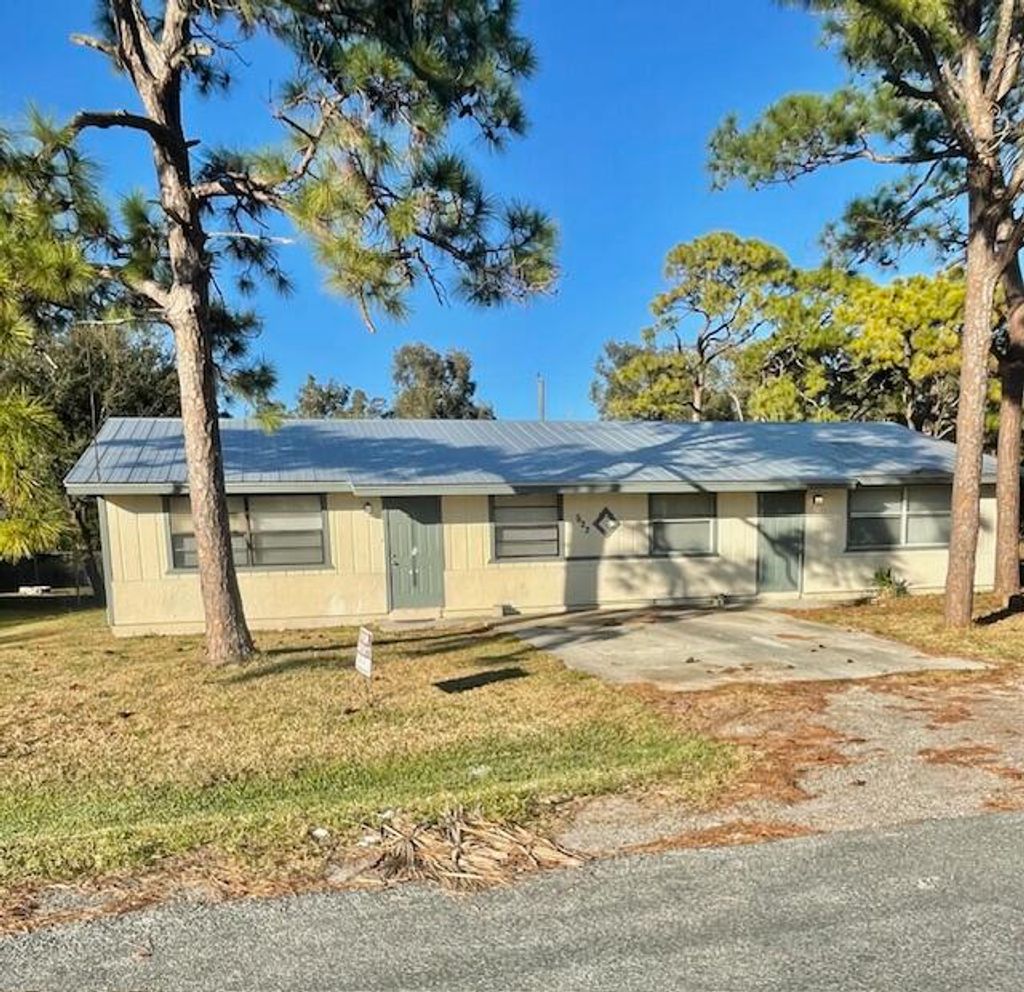 Photo of 922 S Lake Drive, Fort Pierce, FL 34982 (MLS # R11154981)