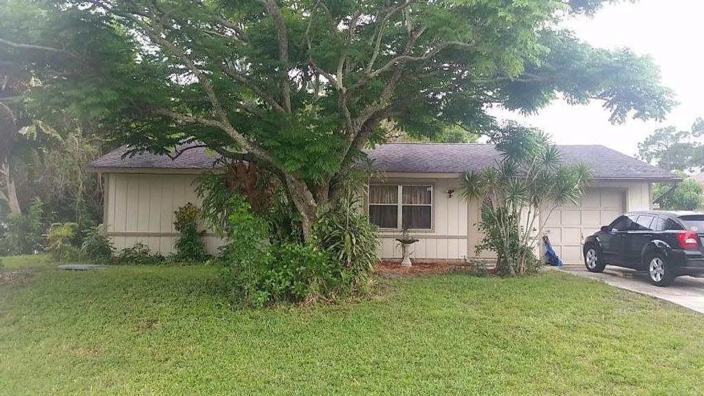 Photo of 902 SW Nichols Terrace Ter, Port St Lucie, FL 34953 (MLS # R10696289)