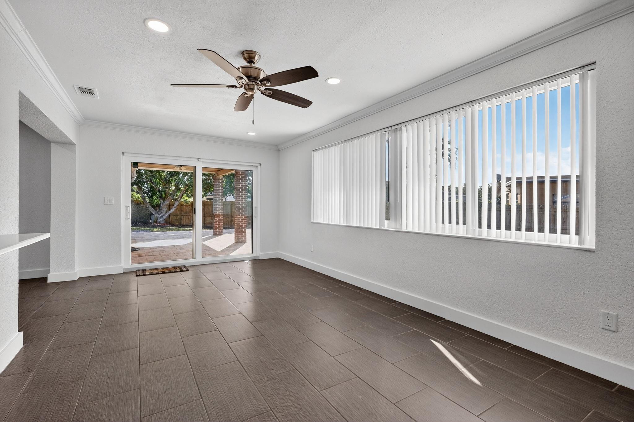 PASADENA LAKES SOUTH 75-4 - Residential