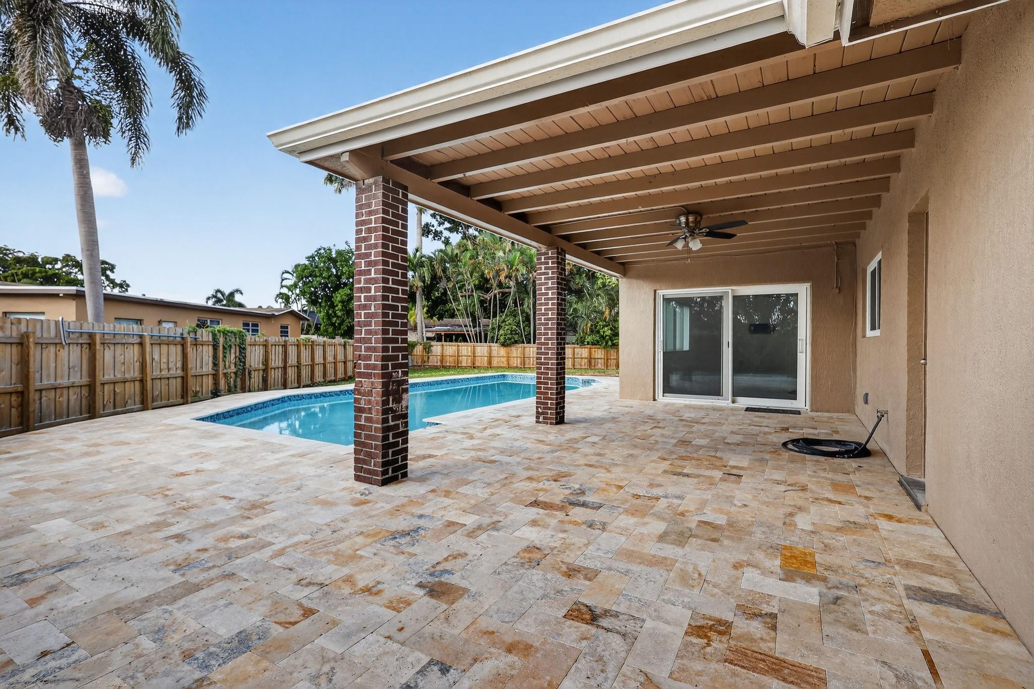 PASADENA LAKES SOUTH 75-4 - Residential