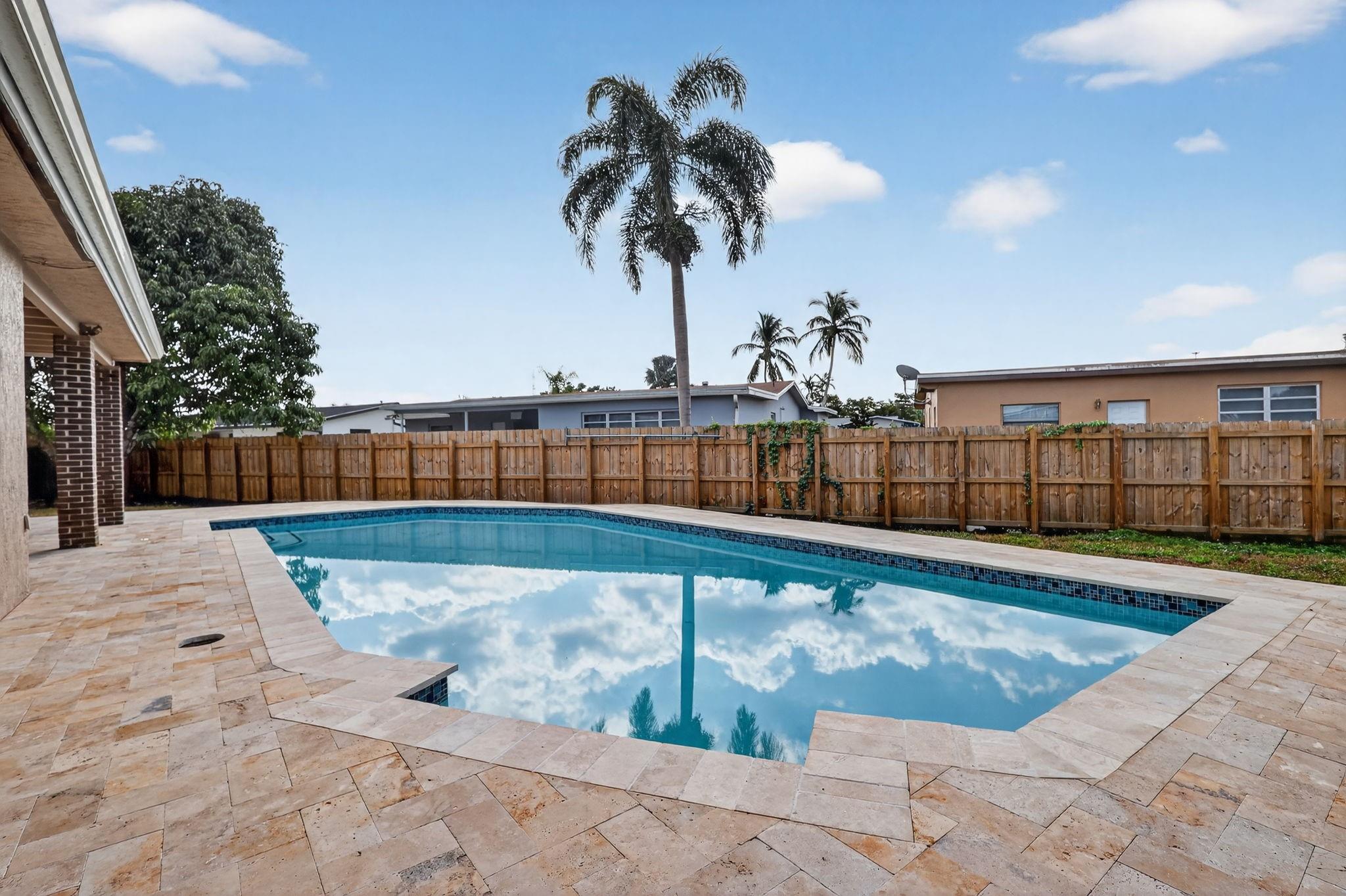 PASADENA LAKES SOUTH 75-4 - Residential