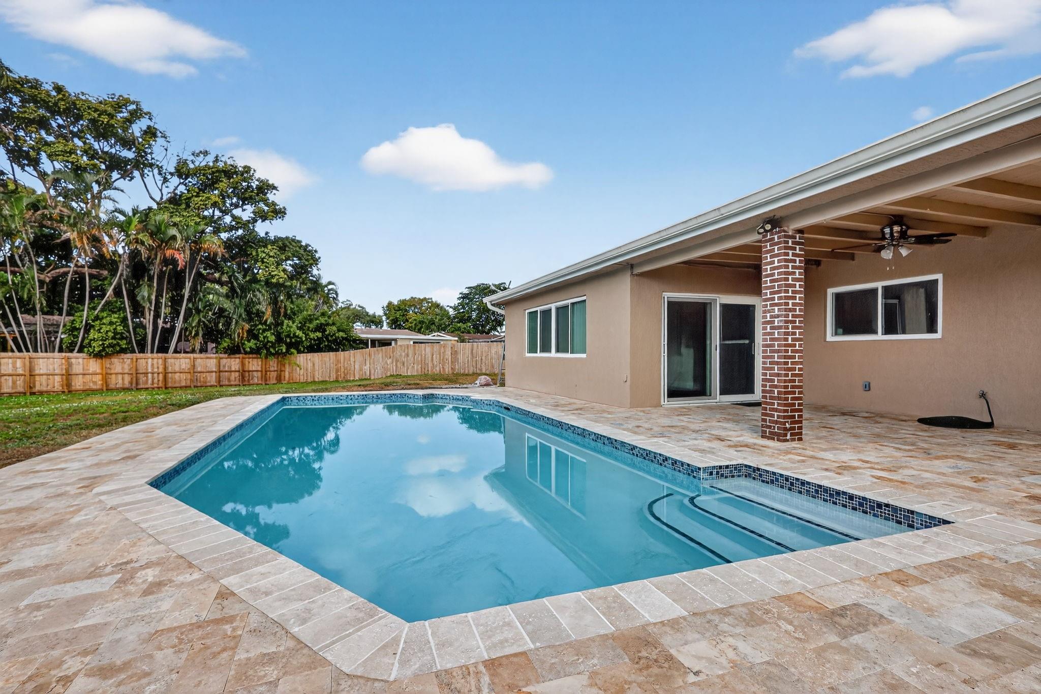 PASADENA LAKES SOUTH 75-4 - Residential