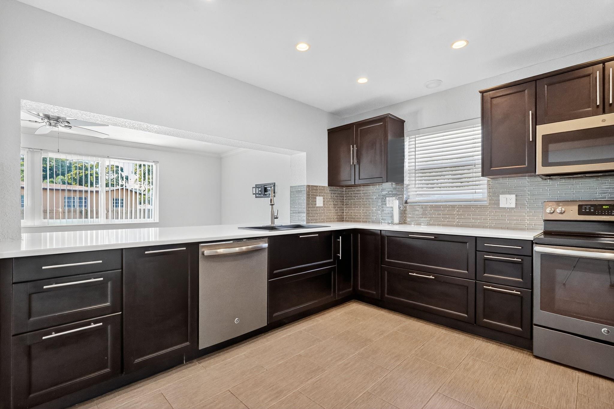 PASADENA LAKES SOUTH 75-4 - Residential