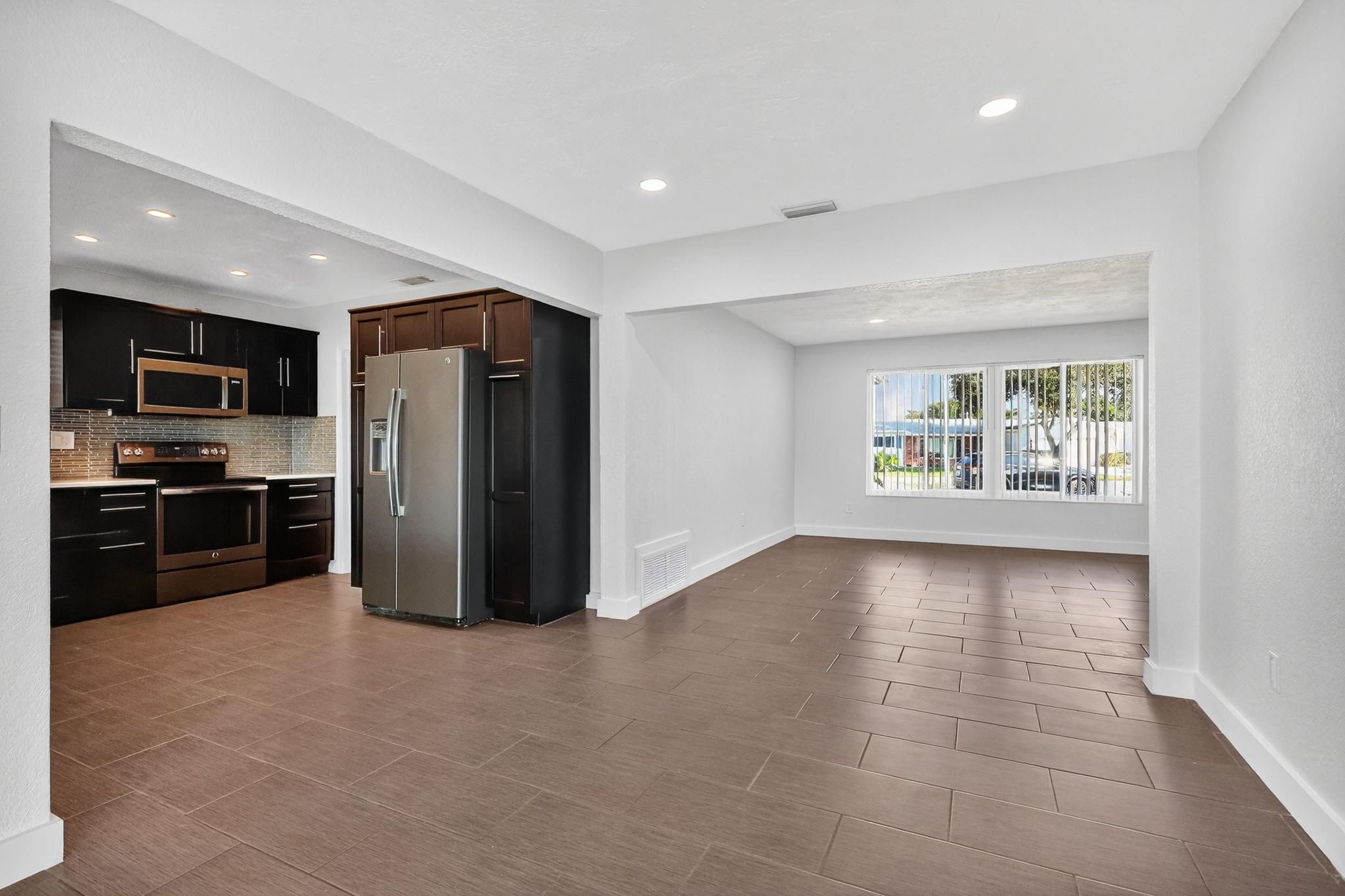 PASADENA LAKES SOUTH 75-4 - Residential