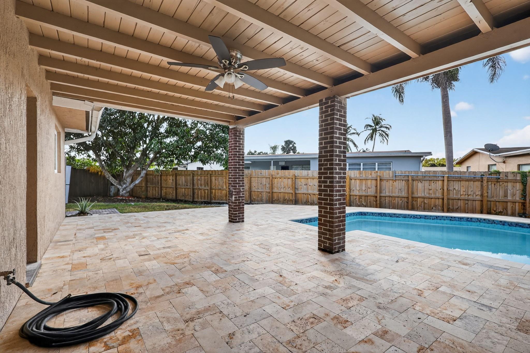 PASADENA LAKES SOUTH 75-4 - Residential