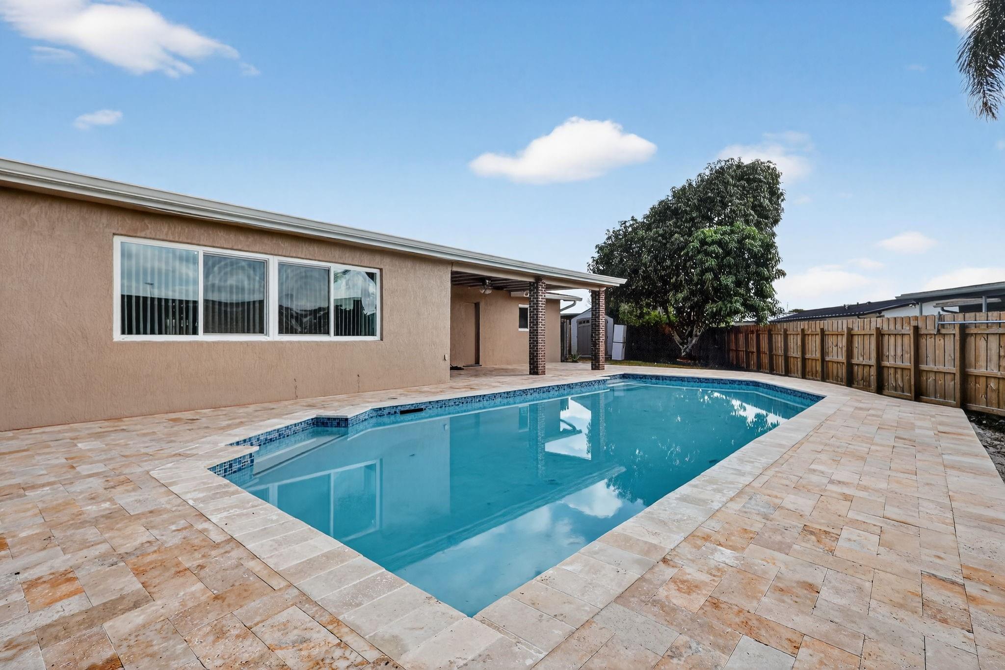 PASADENA LAKES SOUTH 75-4 - Residential