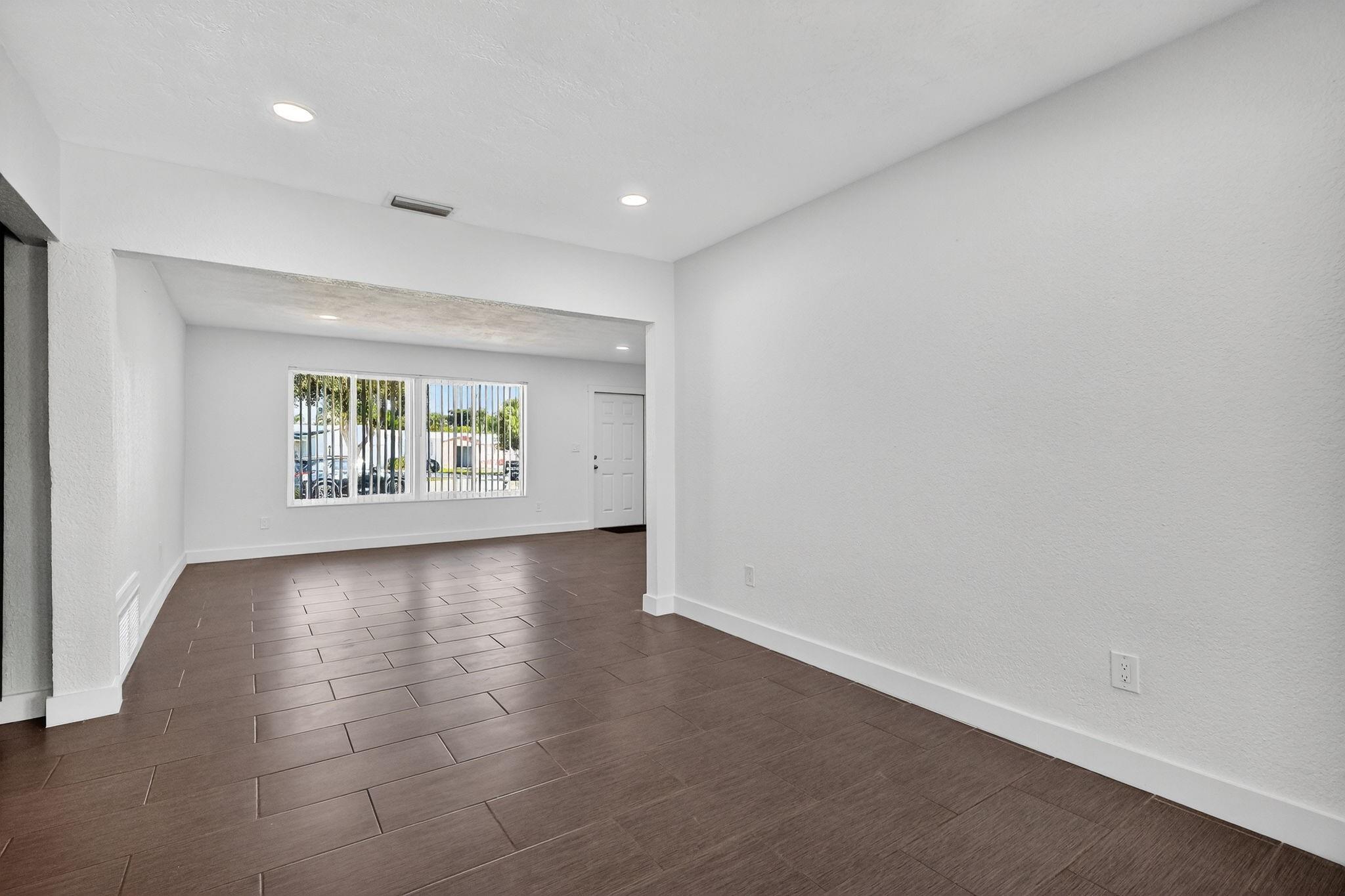 PASADENA LAKES SOUTH 75-4 - Residential