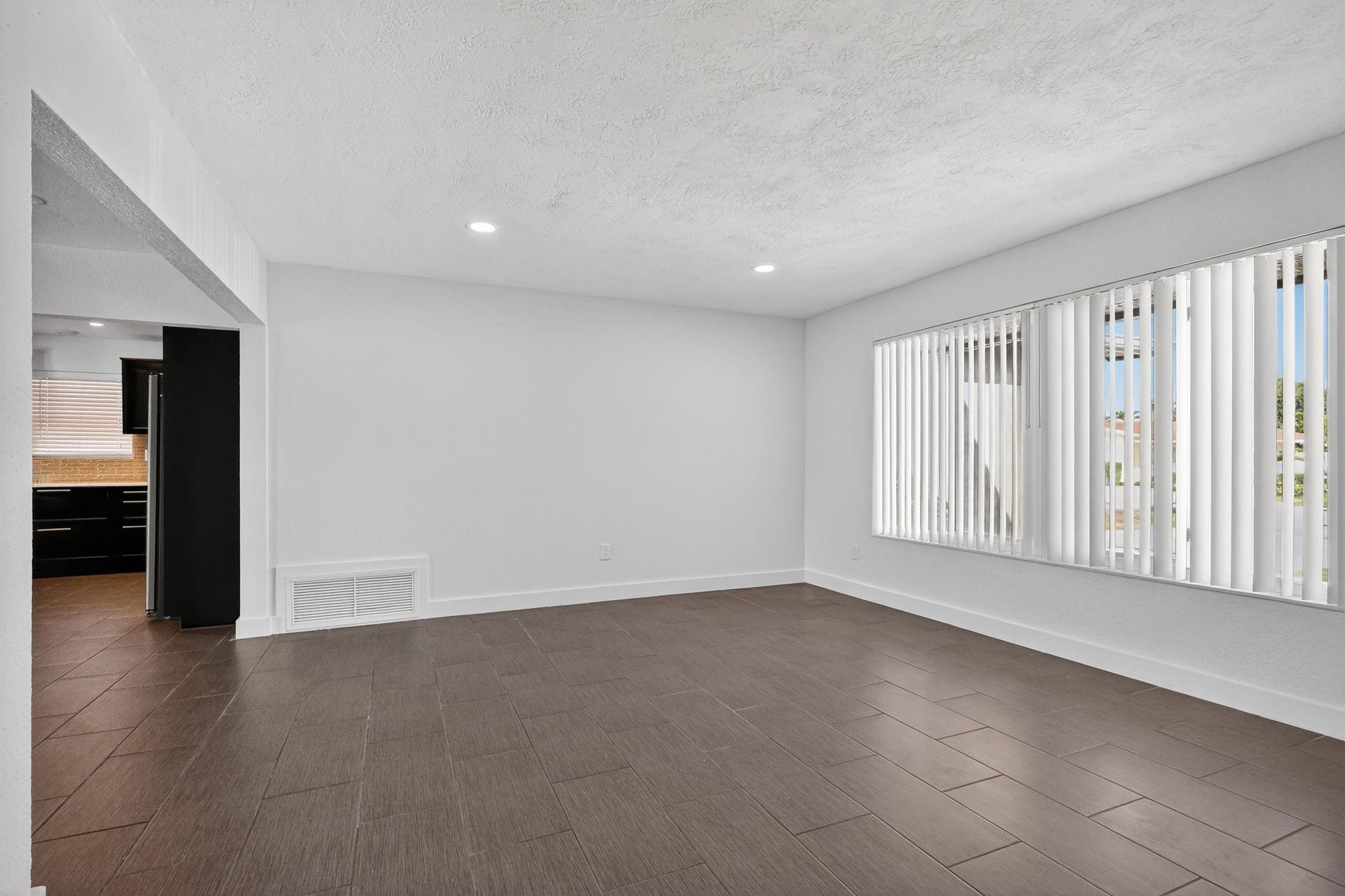 PASADENA LAKES SOUTH 75-4 - Residential