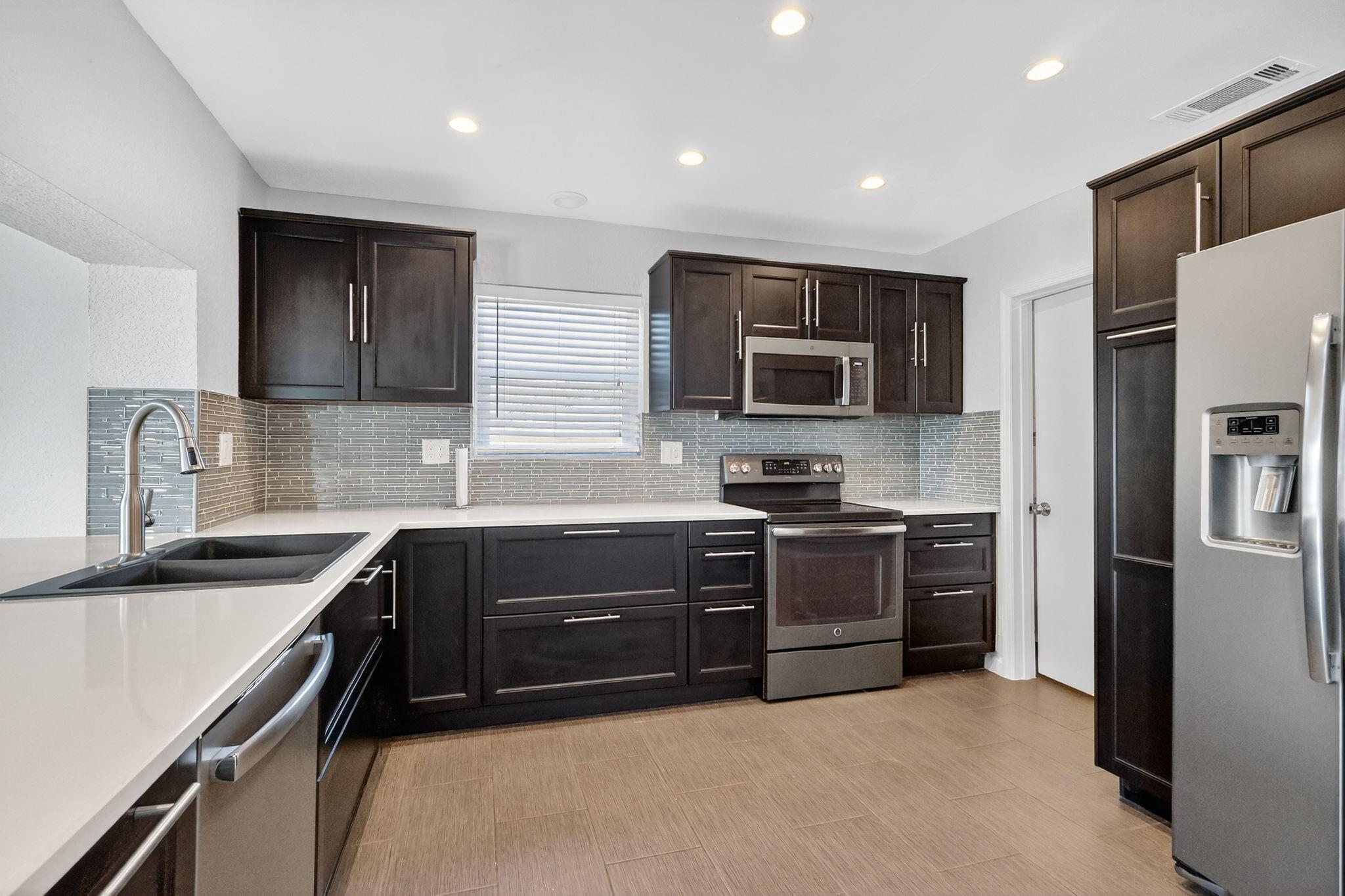 PASADENA LAKES SOUTH 75-4 - Residential