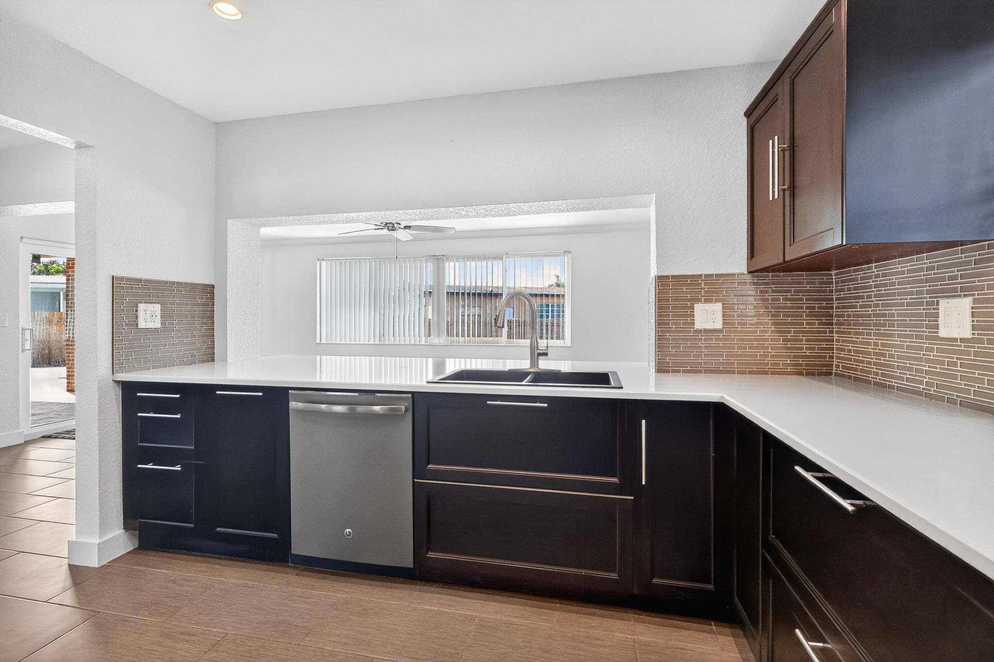 PASADENA LAKES SOUTH 75-4 - Residential