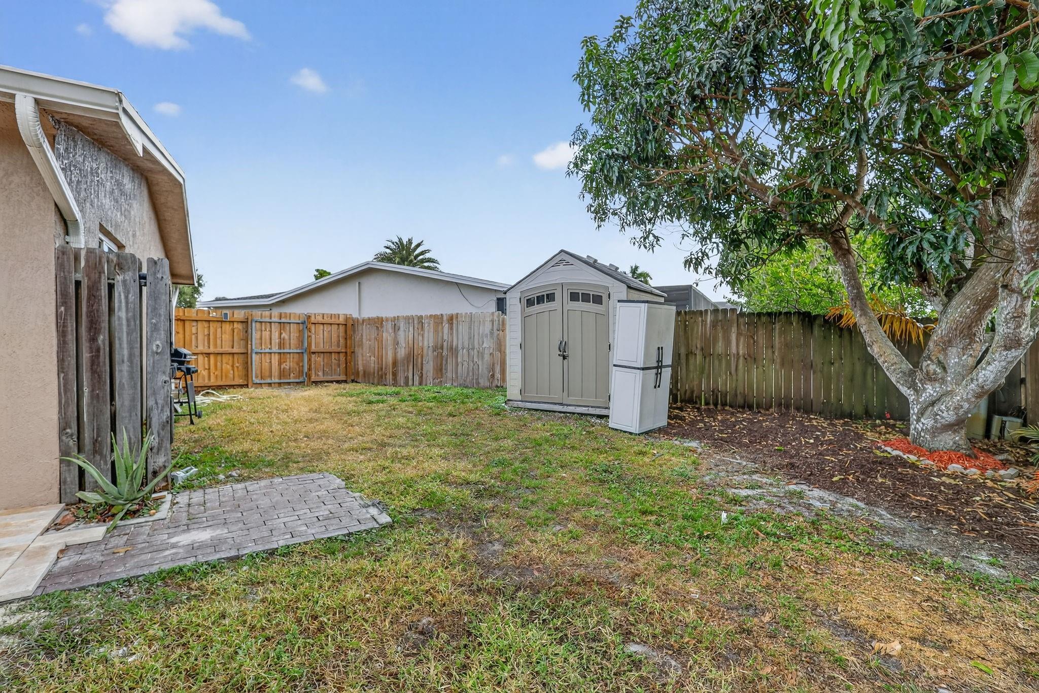 PASADENA LAKES SOUTH 75-4 - Residential