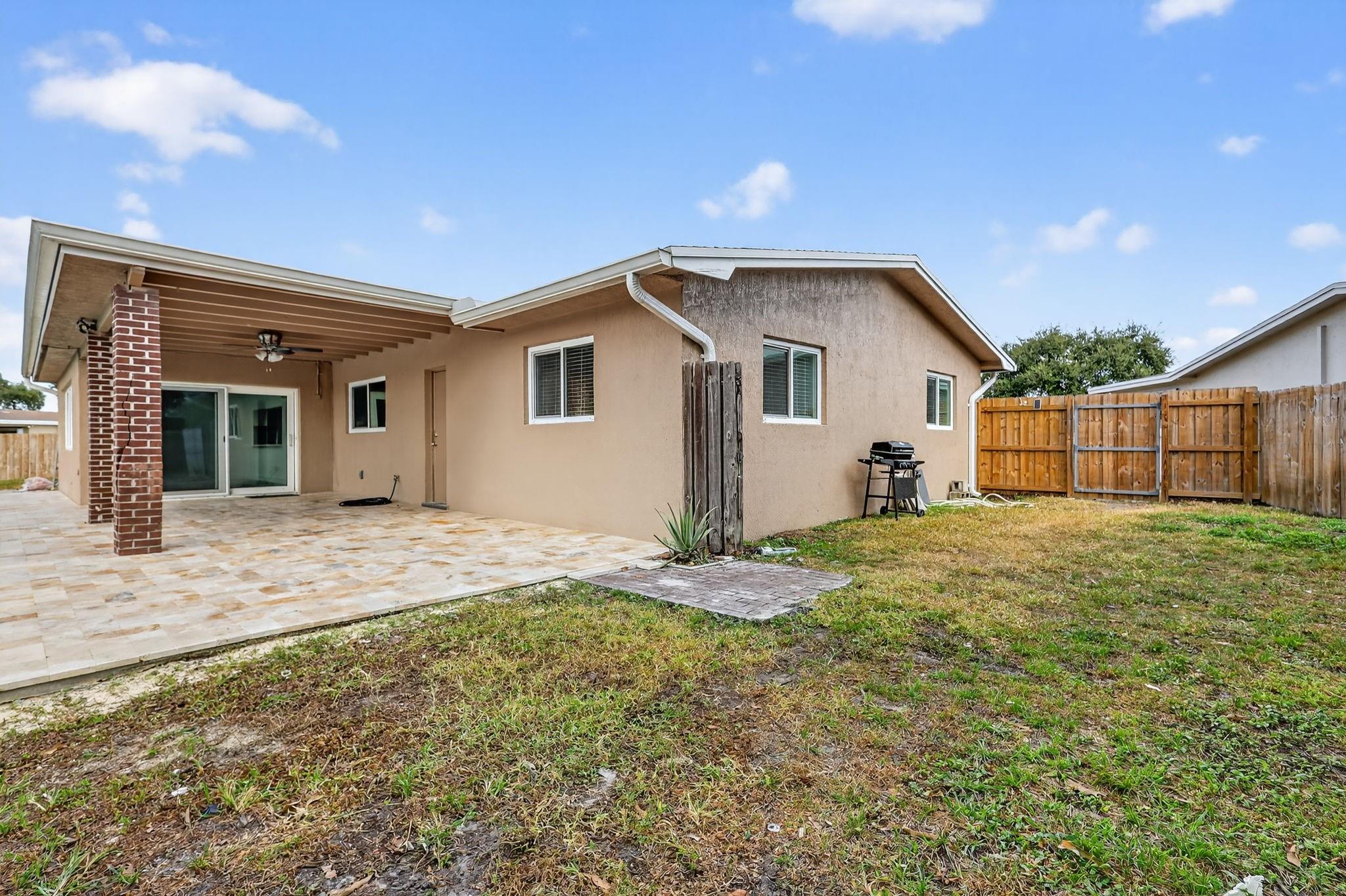 PASADENA LAKES SOUTH 75-4 - Residential