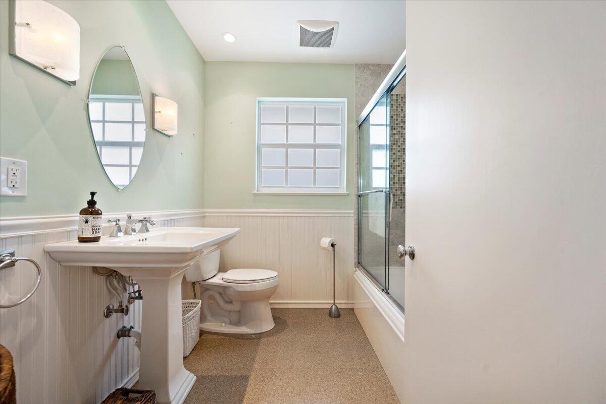 COLLEGE PARK - Residential Lease