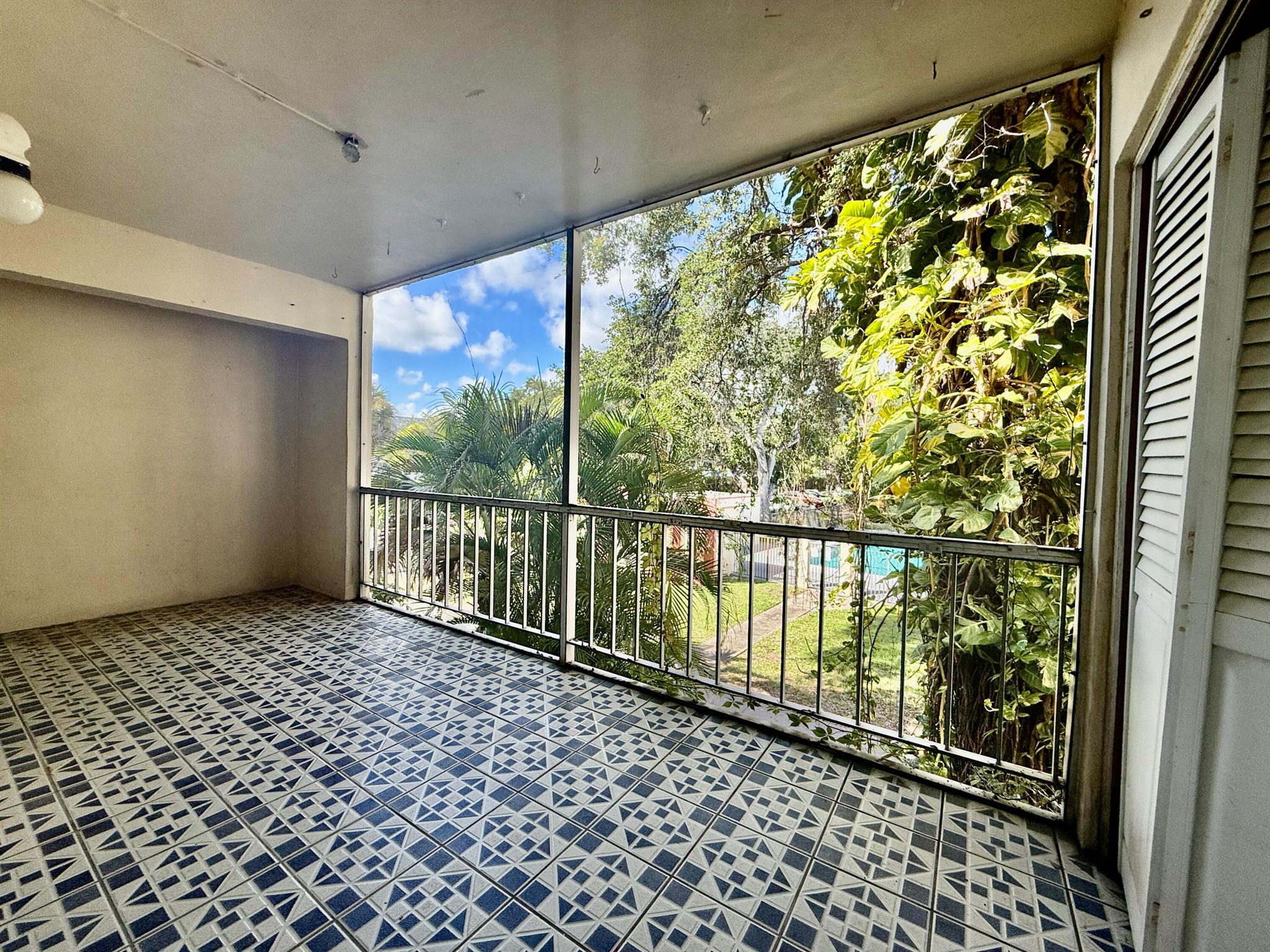 SPANISH OAKS CONDO - Residential Lease