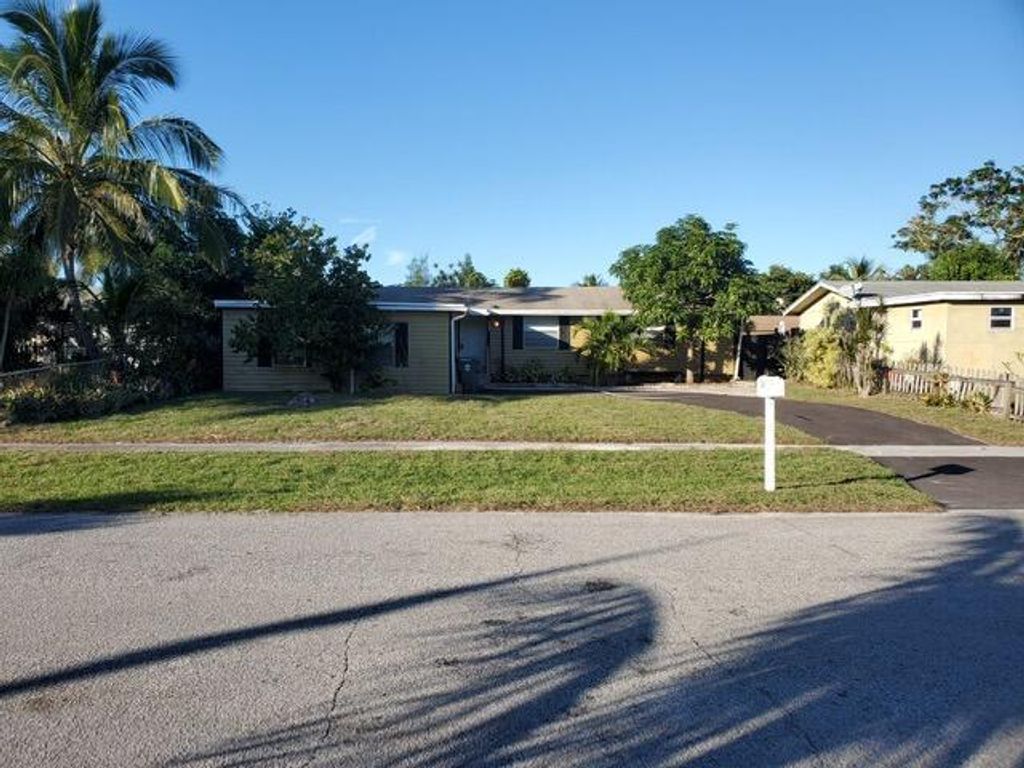 Photo of 3845 Chickasha Road Rd, Lake Worth Beach, FL 33462 (MLS # R10753007)