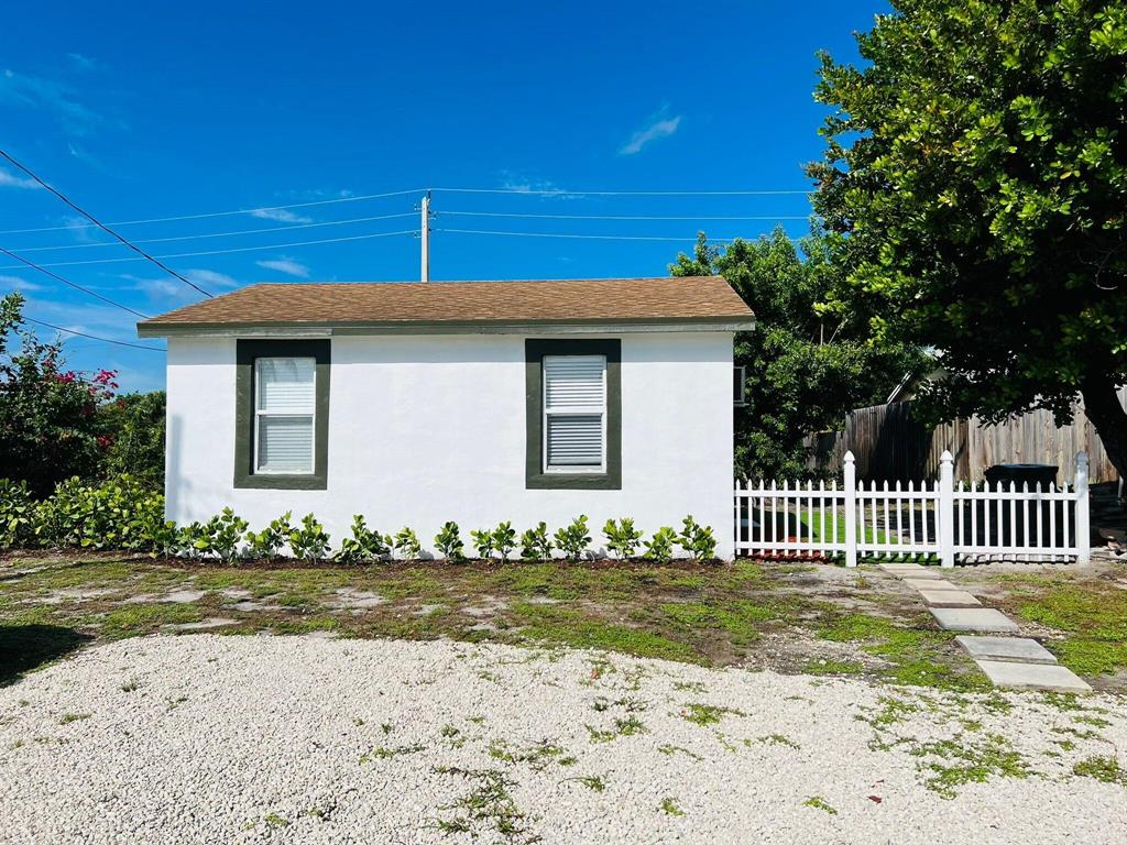 Cute Key West cottage style home located in Delray beach East just a couple minutes from Atlantic Ave and the beach. This 2 bedroom 1 bathroom house/zoning allows use as residential office features a fully renovated kitchen, stunning bathroom and a new mini splits A/C. Brand new washer and dryer! No HOA, quick approval and huge backyard.The lot next door could be leased for additional $ for extra parking, or a boat storage. Schools assigned are Boca High, Boca Middle and Pine Grove Elementary.Pets welcome and lots of space to park your boat, RV or trucks