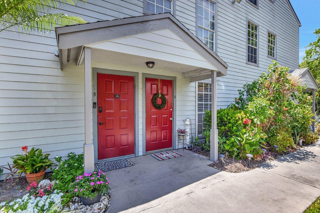 Photo of 5096 Heatherhill Lane #6, Boca Raton, FL 33486 (MLS # R10993896)